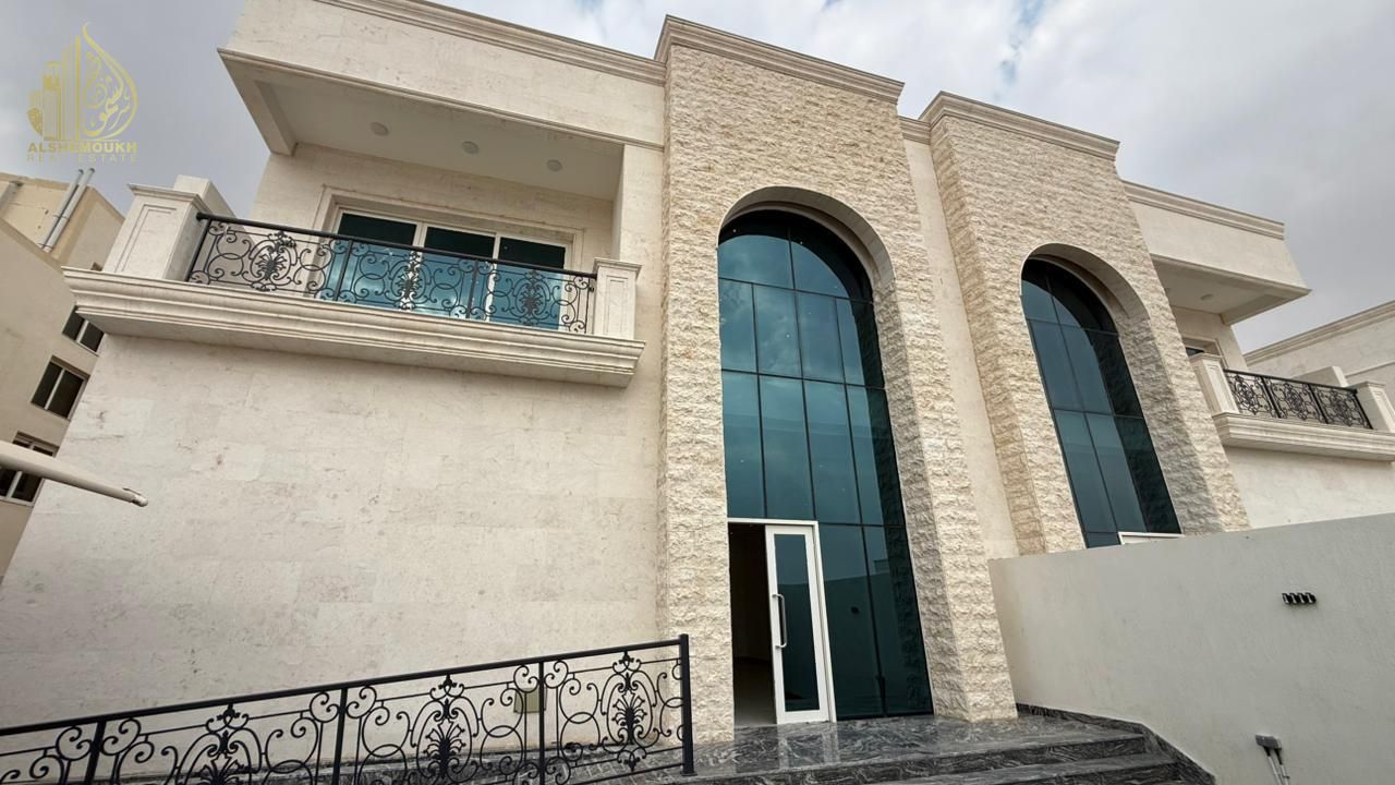 Spacious 5 Master Bedrooms Villa | Garden & 2 Balconies | Elegant Layout