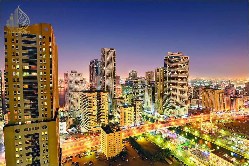 3 bedrooms /dinning room/balcony/sea view/at the prime location in Sharjah