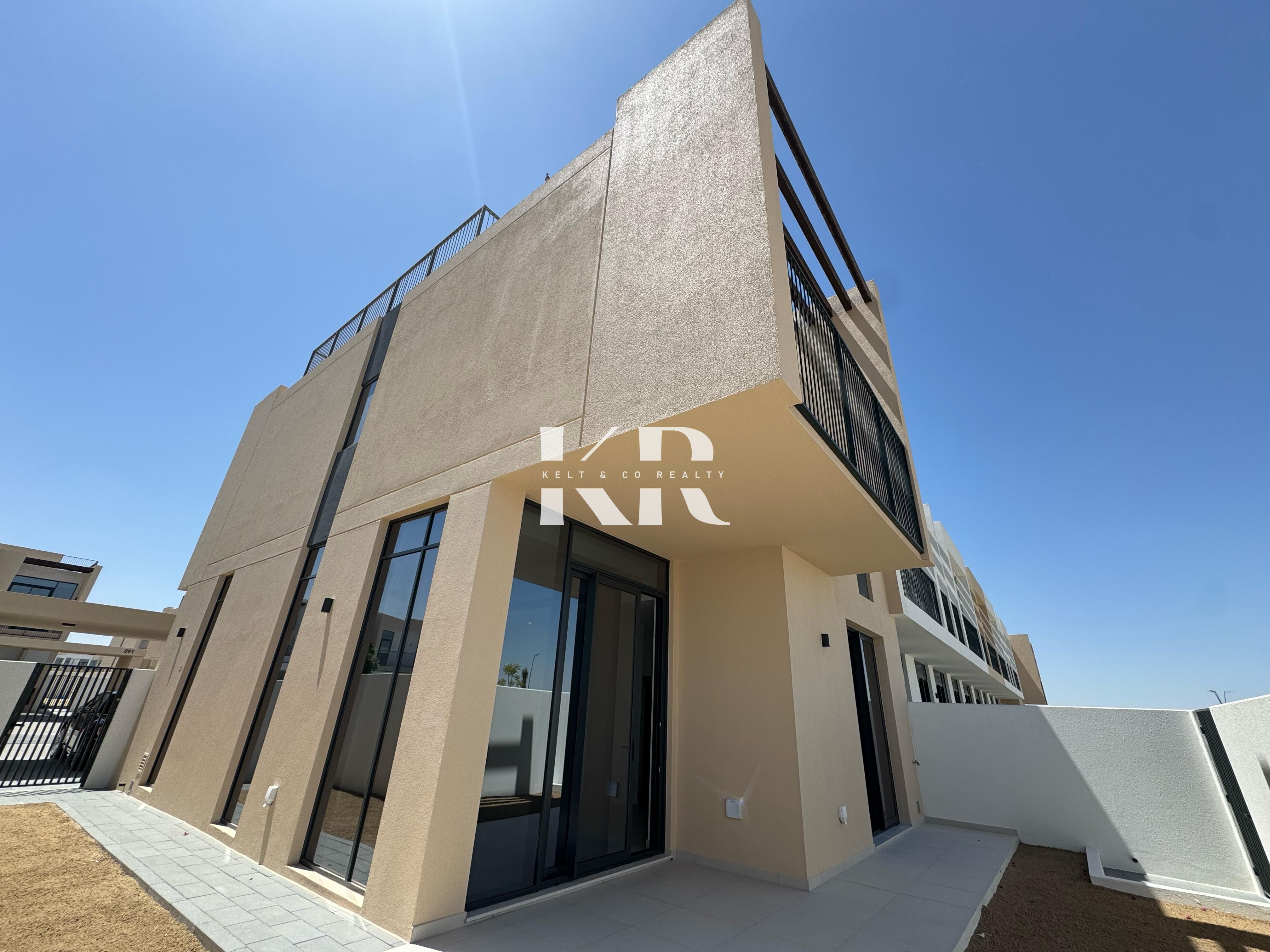 4 Bed + Maid | Single Row | Corner Unit | Vacant