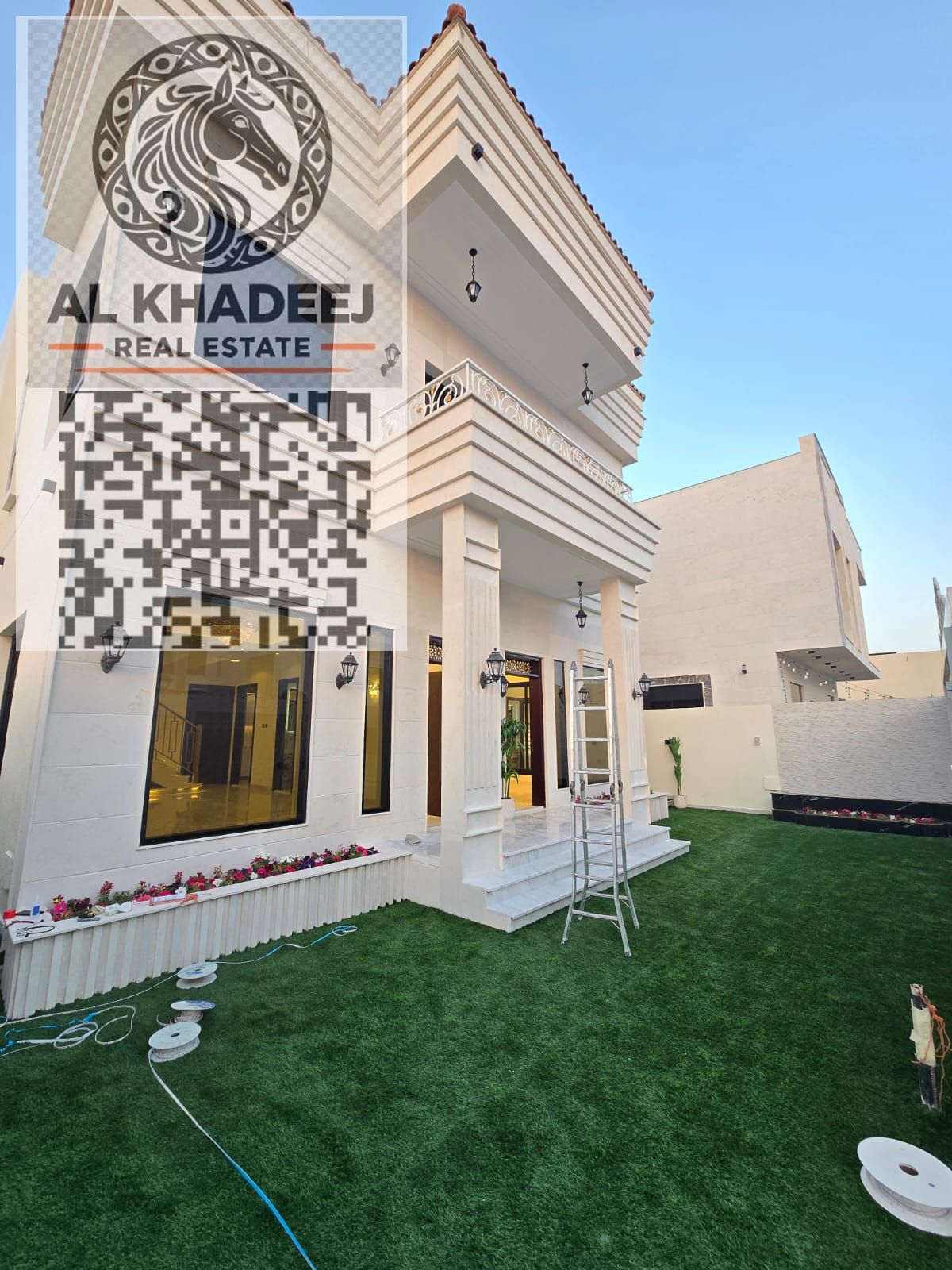 For sale: A luxurious villa in Al-Haliyo 2 area, located on a main street near all services and main roads. It consists of 4 master bedrooms.