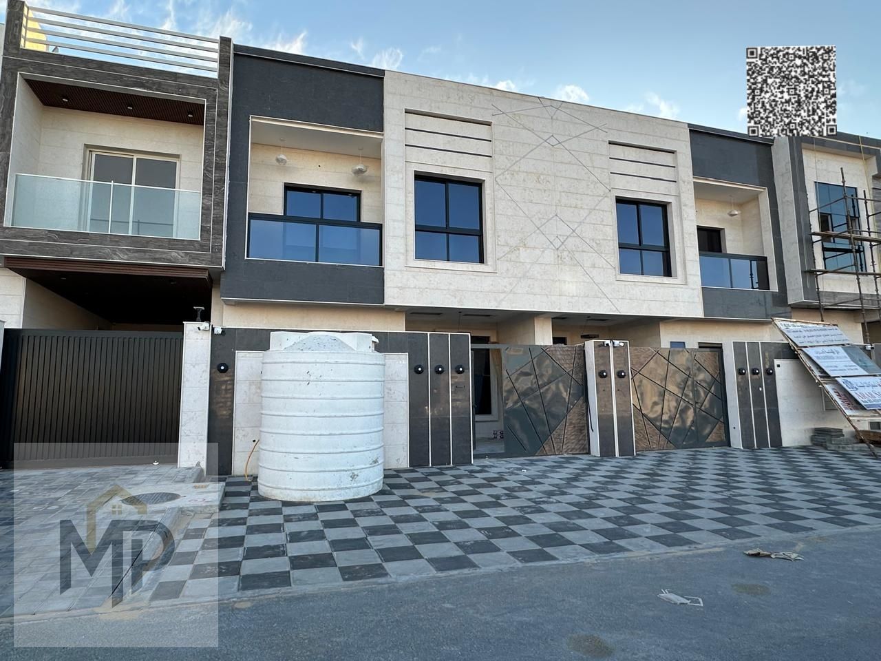 Villa directly from the owner, custom finishing, on a main street, close to all services, freehold ownership for all nationalities.