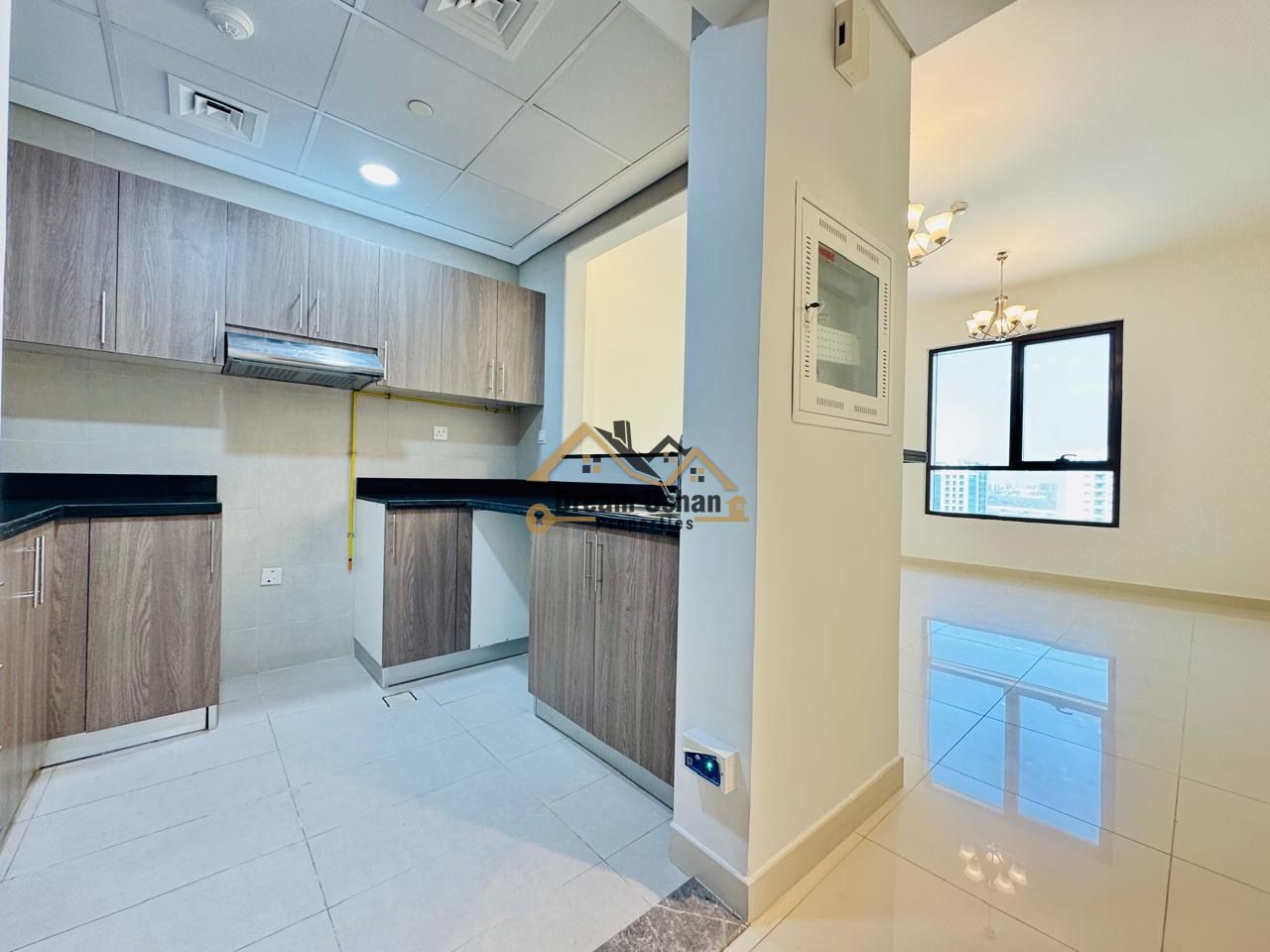 LAVISH 1BHK IN 70K- 4CHEQUES NEAR METRO