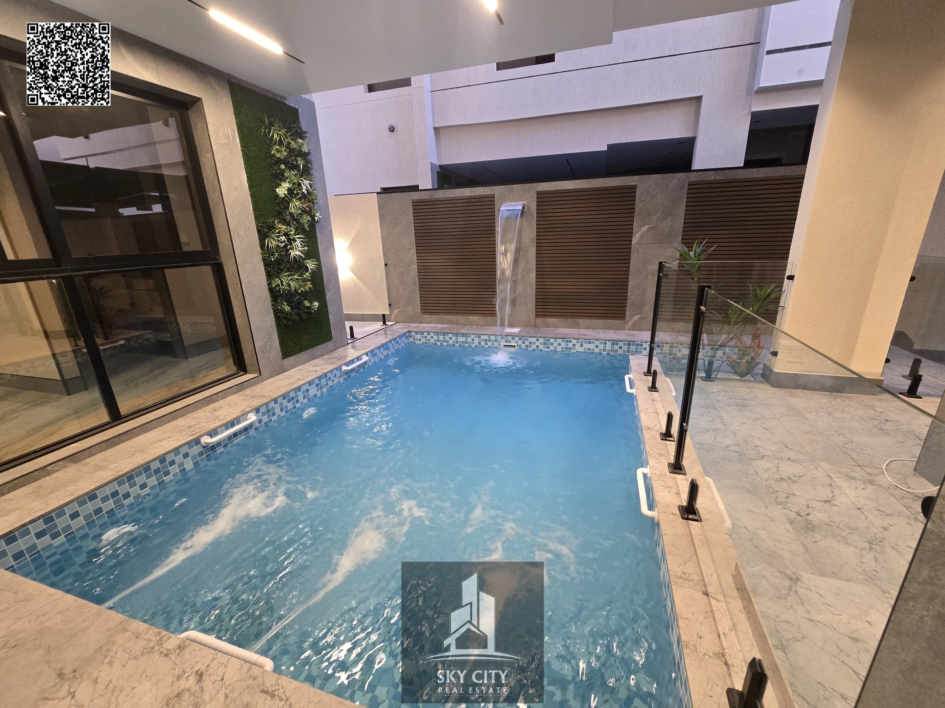 6 rooms with a swimming pool, including electricity, water, and air conditioning.