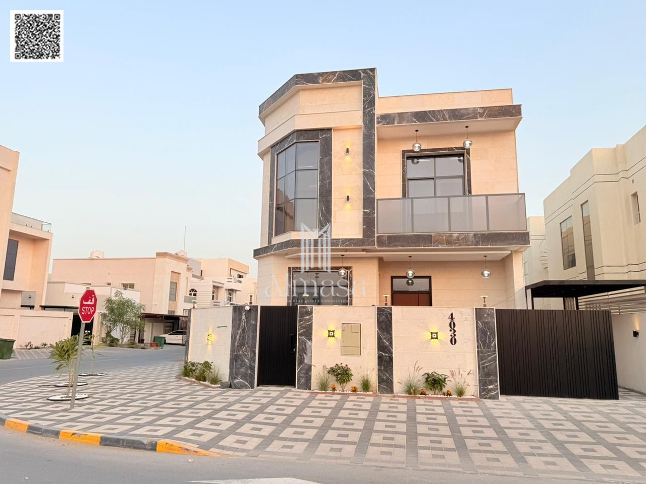 Corner villa for sale, two floors and a rooftop with a large yard. Freehold ownership for all nationalities for life.
