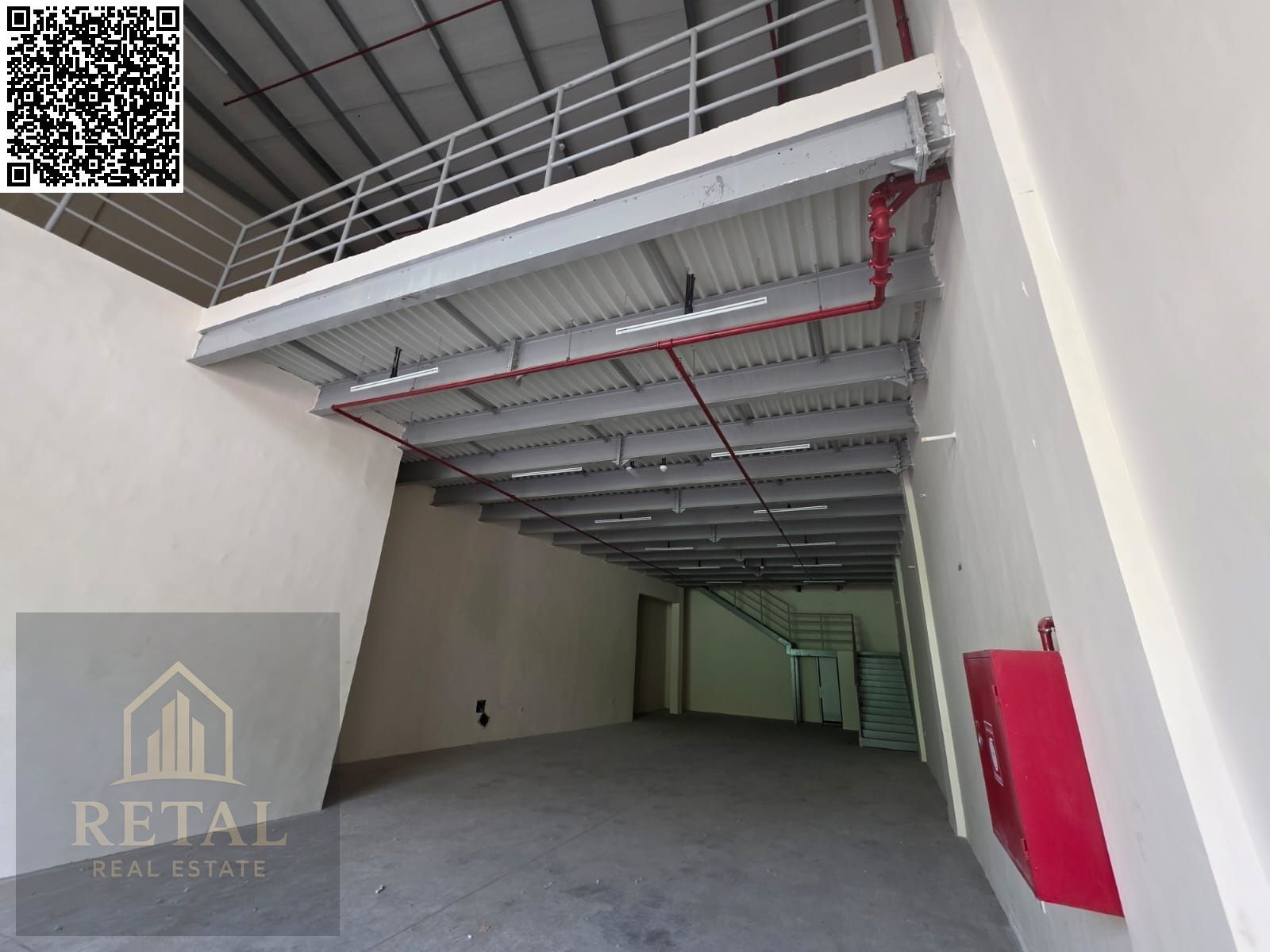 A warehouse on the main street, second use, suitable for all activities and furniture activities.