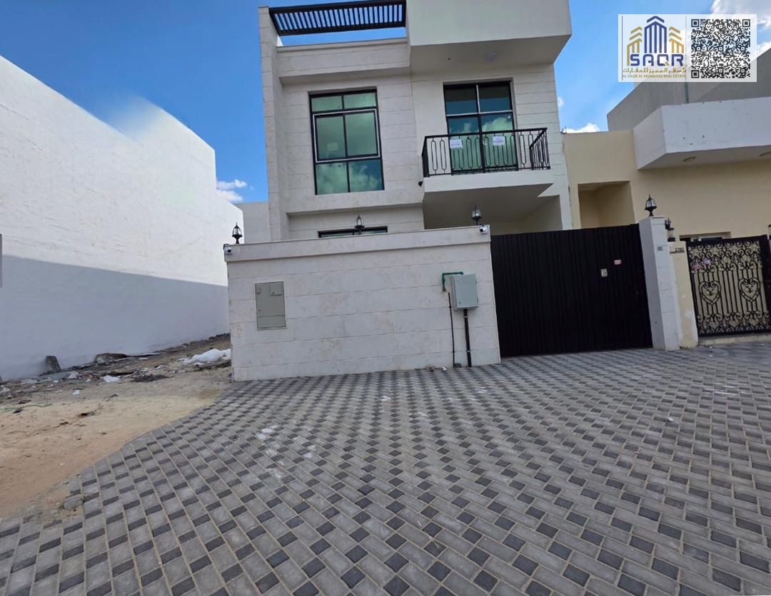 Townhouse for rent, prime location, deluxe finishing, 5 master bedrooms