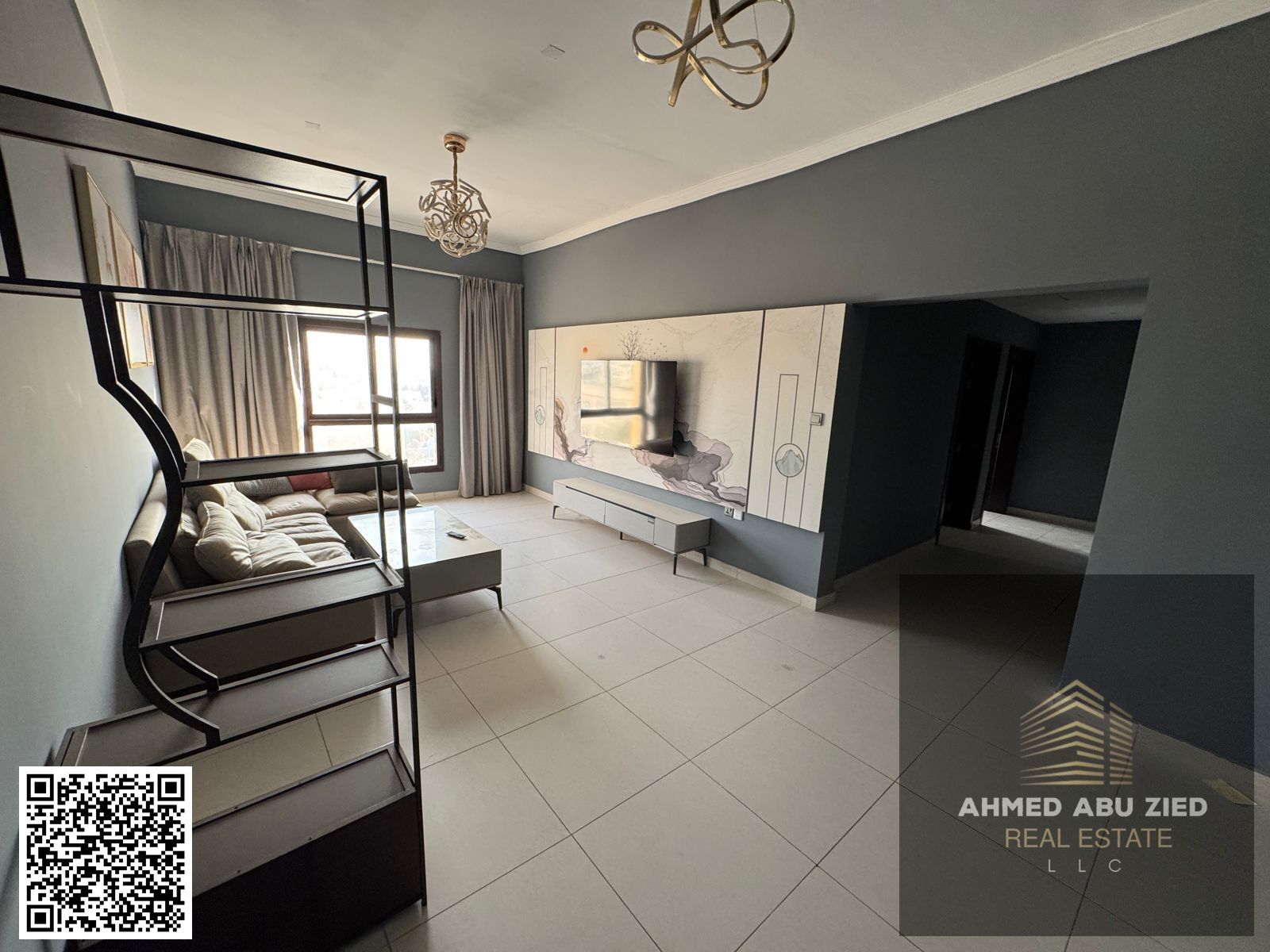 El apartamento más elegante y lujoso en alquiler anual, con dos dormitorios, cocina totalmente equipada y dos baños. El mejor precio en Ajmán. Cerca d