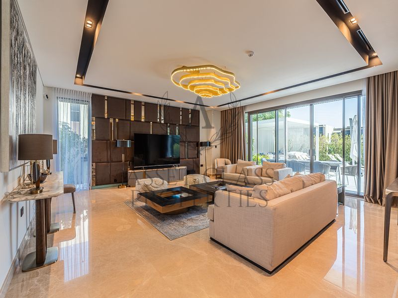 Huge Layout | 5BR + Maid | Prime Spot | Must See |
