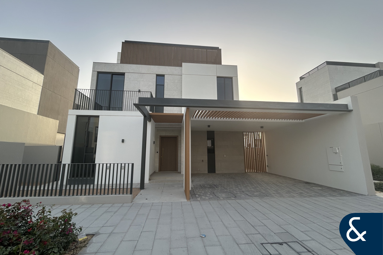 Luxury Villa | Green Belt | Spacious Living