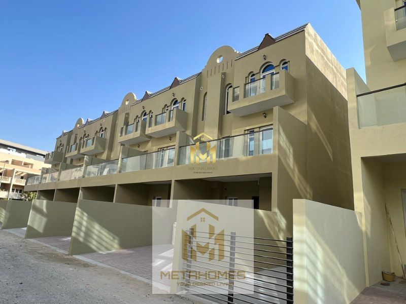 PRIME LOCATION-SPACIOUS LAYOUT-LARGE PLOT