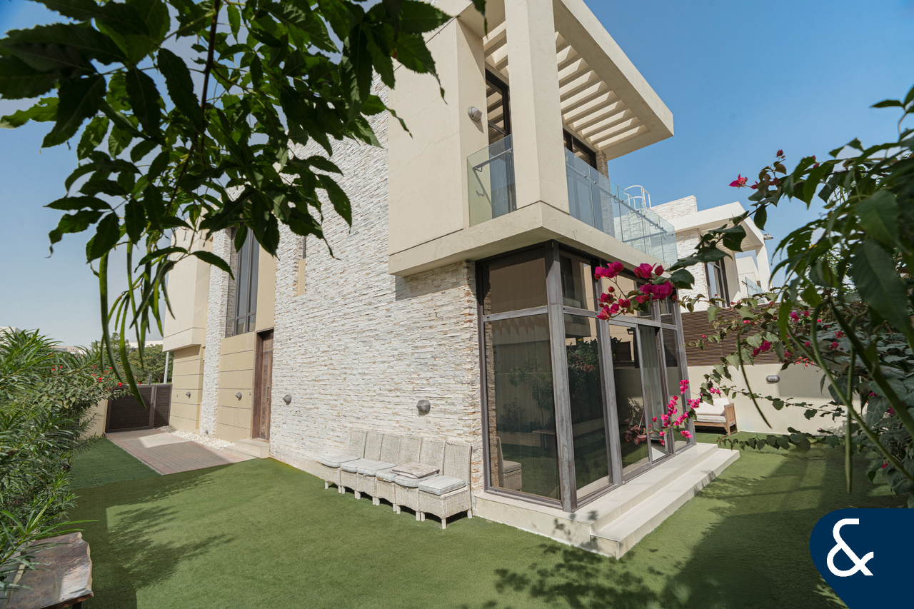 Large Plot | North Facing | VOT | 5 Bed +M