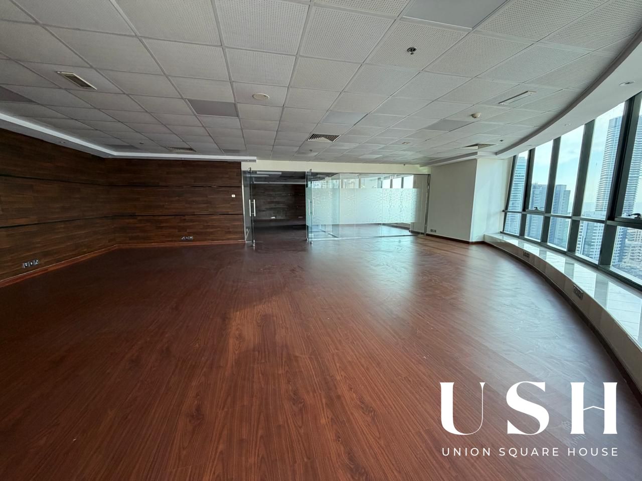 High End Finishing| High Floor| Metro Access|