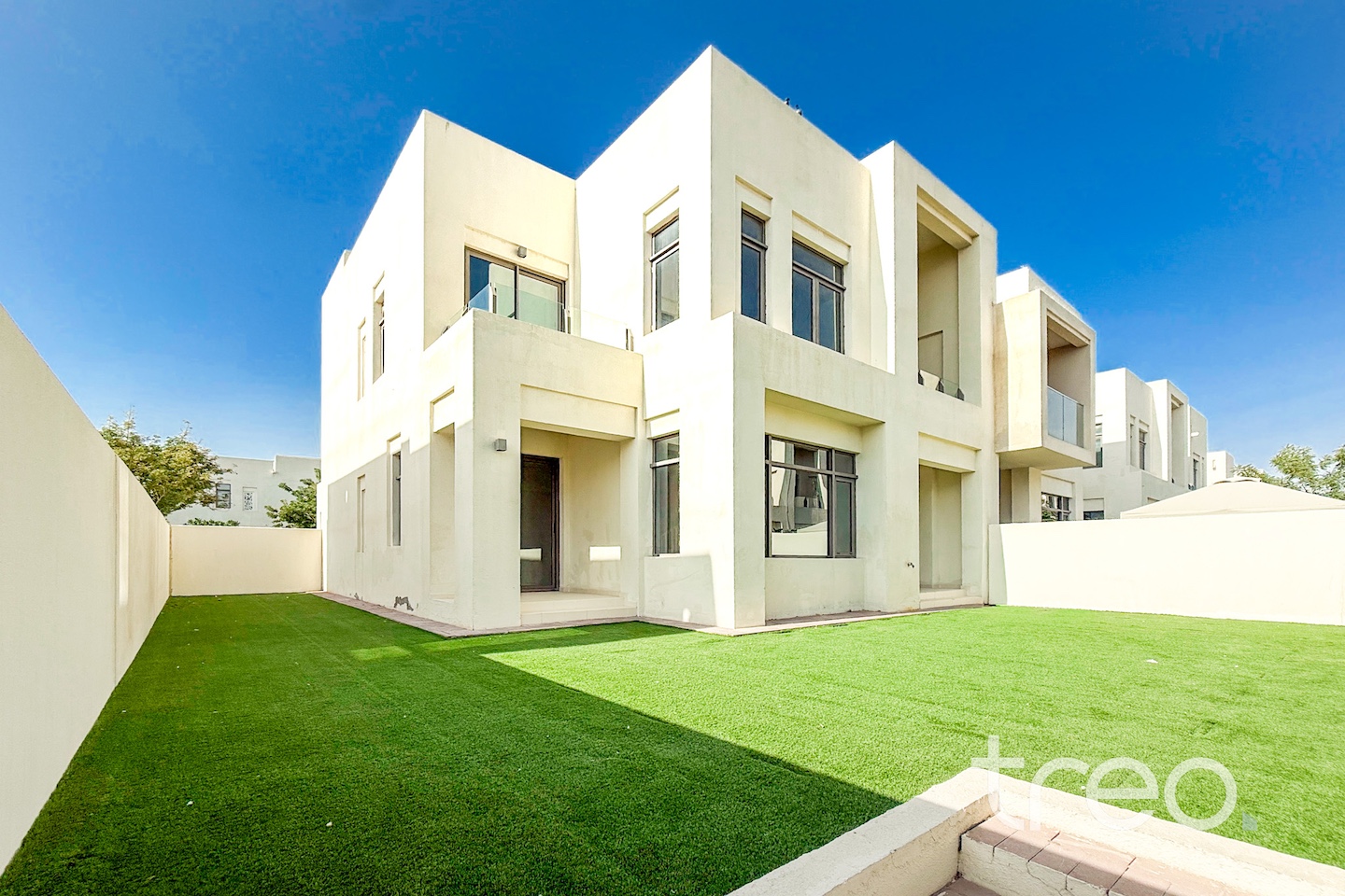 Vacant | Large End Unit | Beautiful Garden