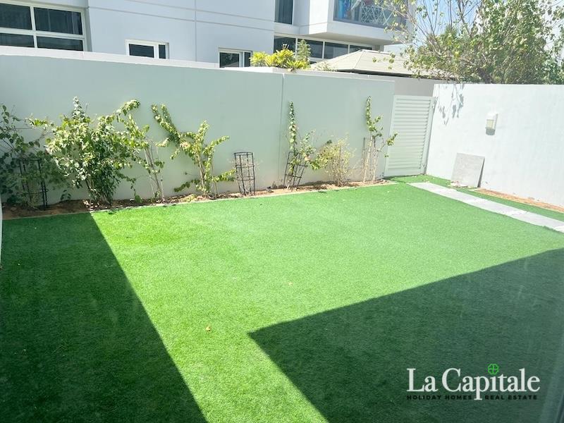SINGLE ROW | TYPE A | NEAR PARK AND POOL