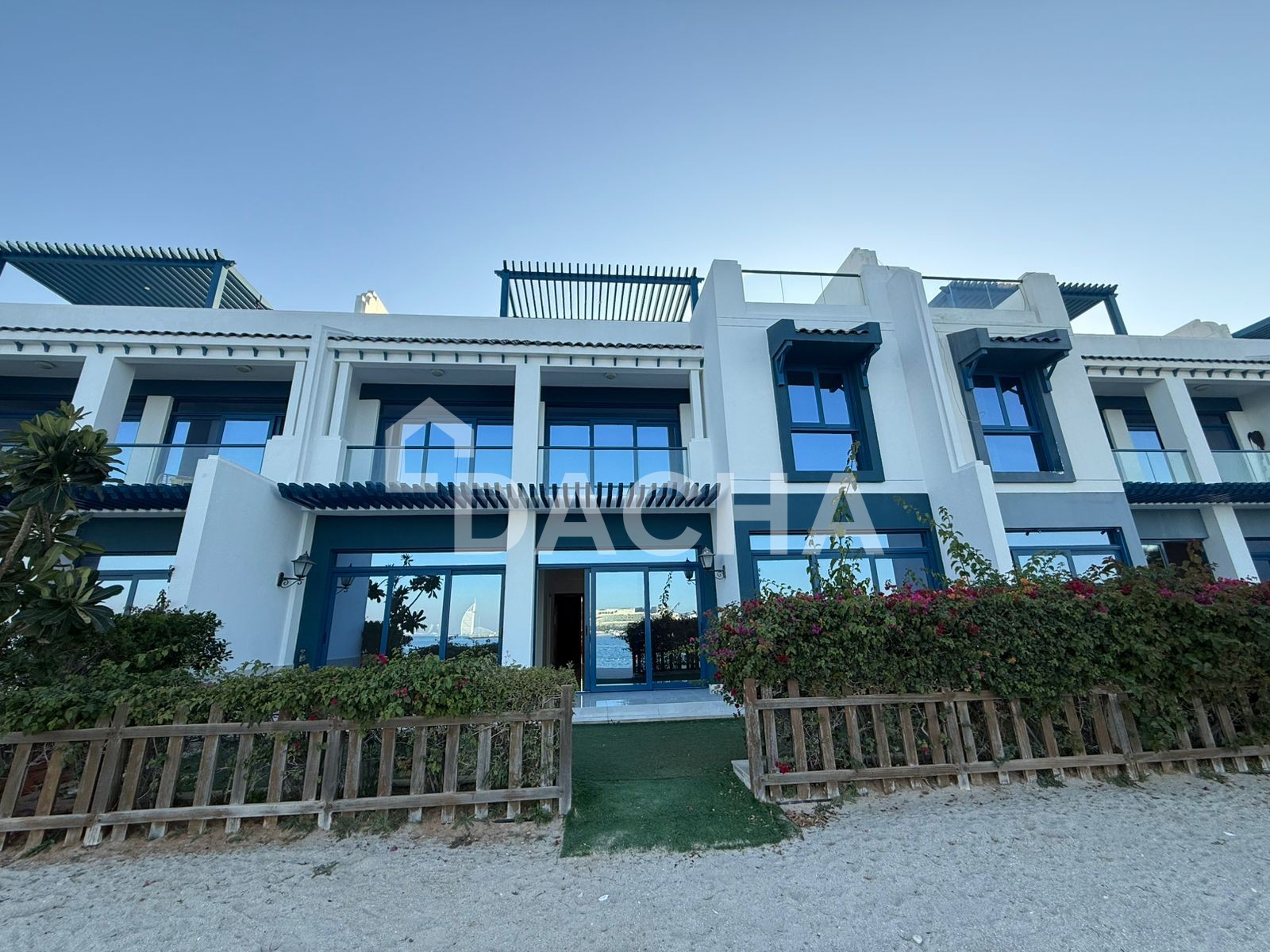 Vacant | Direct Beach | Recently Renovated