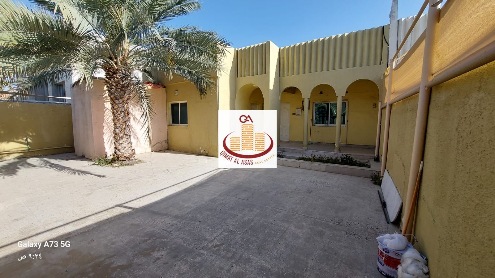 villa for rent al jazzat area with 4 room and hall