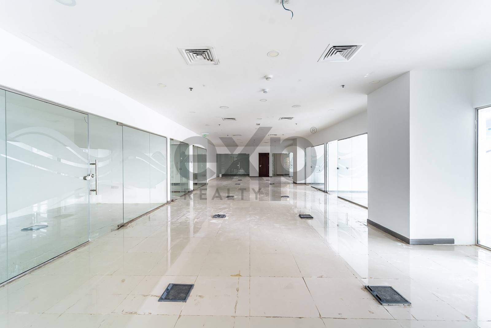 Vacant | Prime Location | 8 Parkings