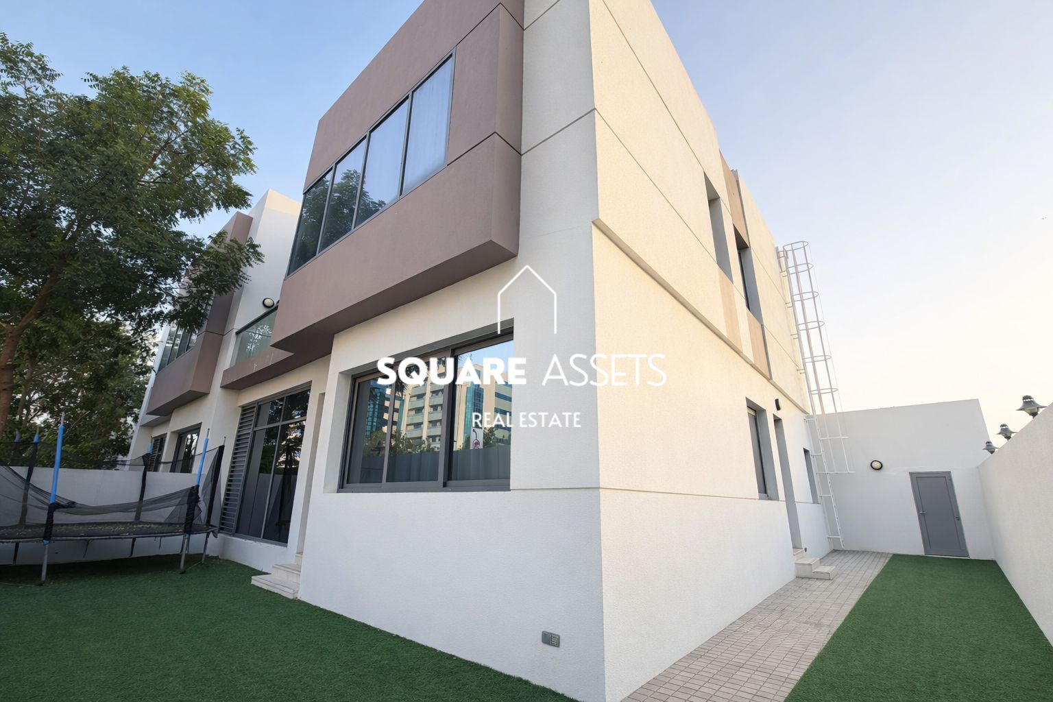 Bright 4BR Villa | Sought-After Community