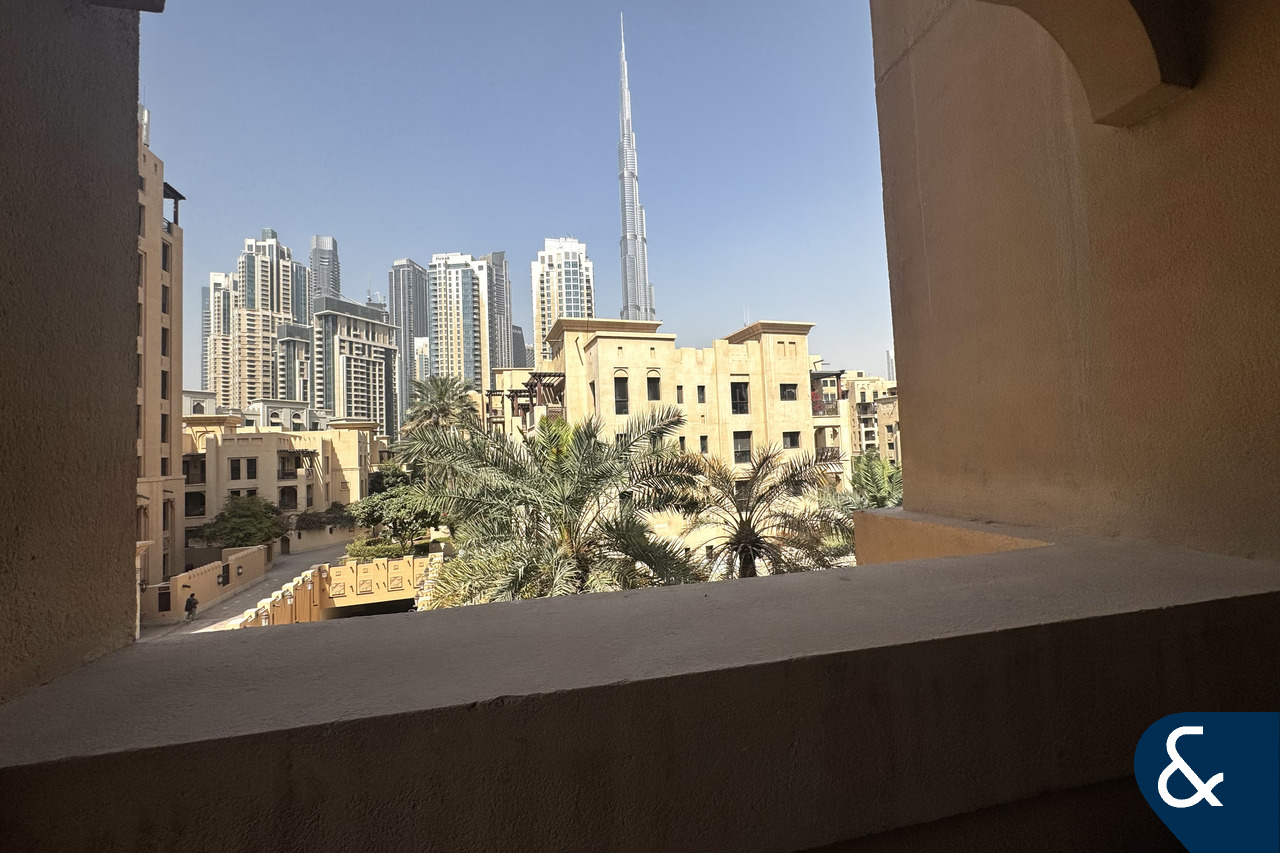 Corner Unit | Burj View | Study Room