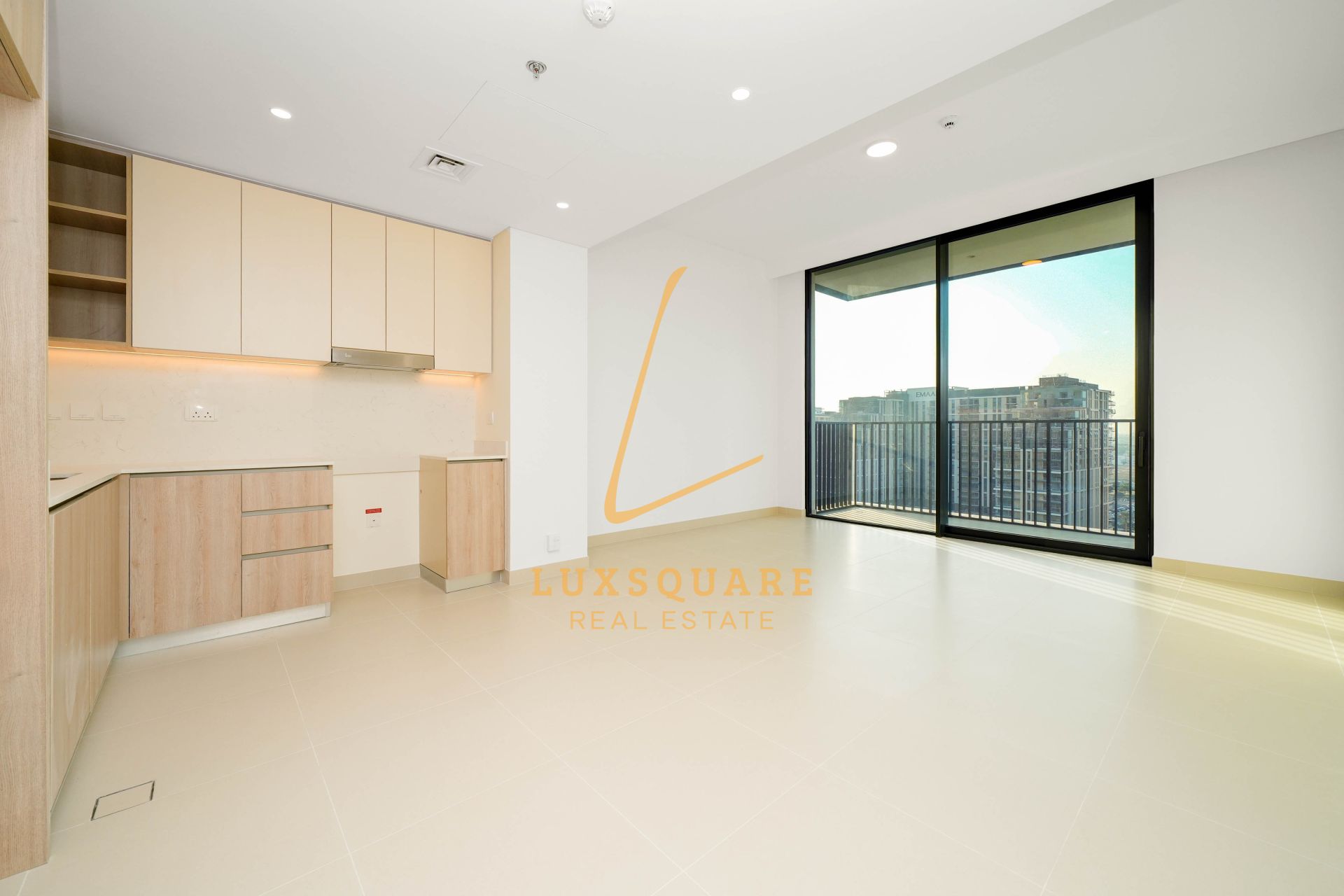 Bright and Spacious I High Floor I Ready to Move