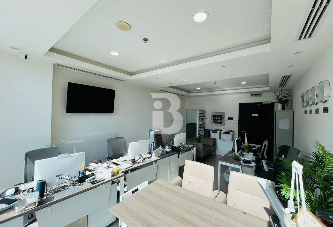 PREMIUM LOCATION | FITTED | HIGH FLOOR