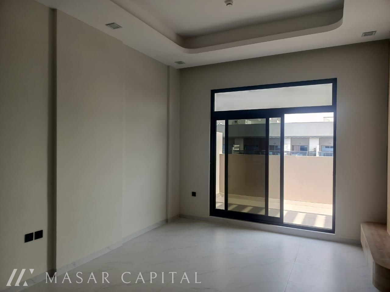 Vacant 1BHK | Balcony | 2 Washrooms | Pool & Gym