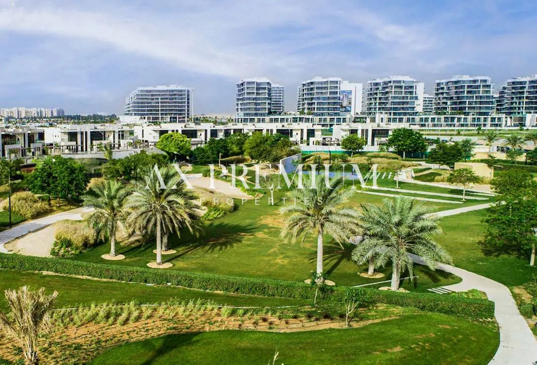 Single Row | Gated Golf Community | Private Garden