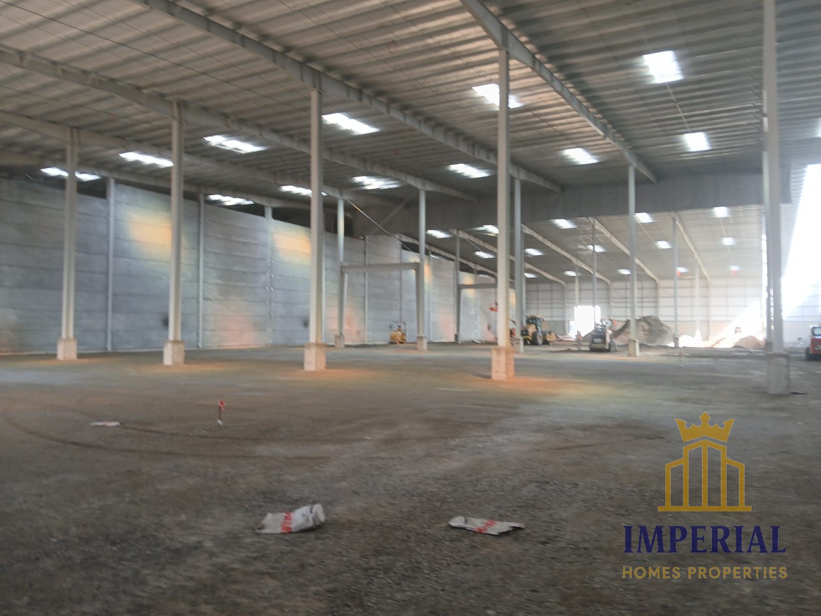 Excellent opportunity to rent a warehouse of 91,763 sq. ft. in a strategic location in Umm Al Quwain. Ideal for storage, light industrial activities,
