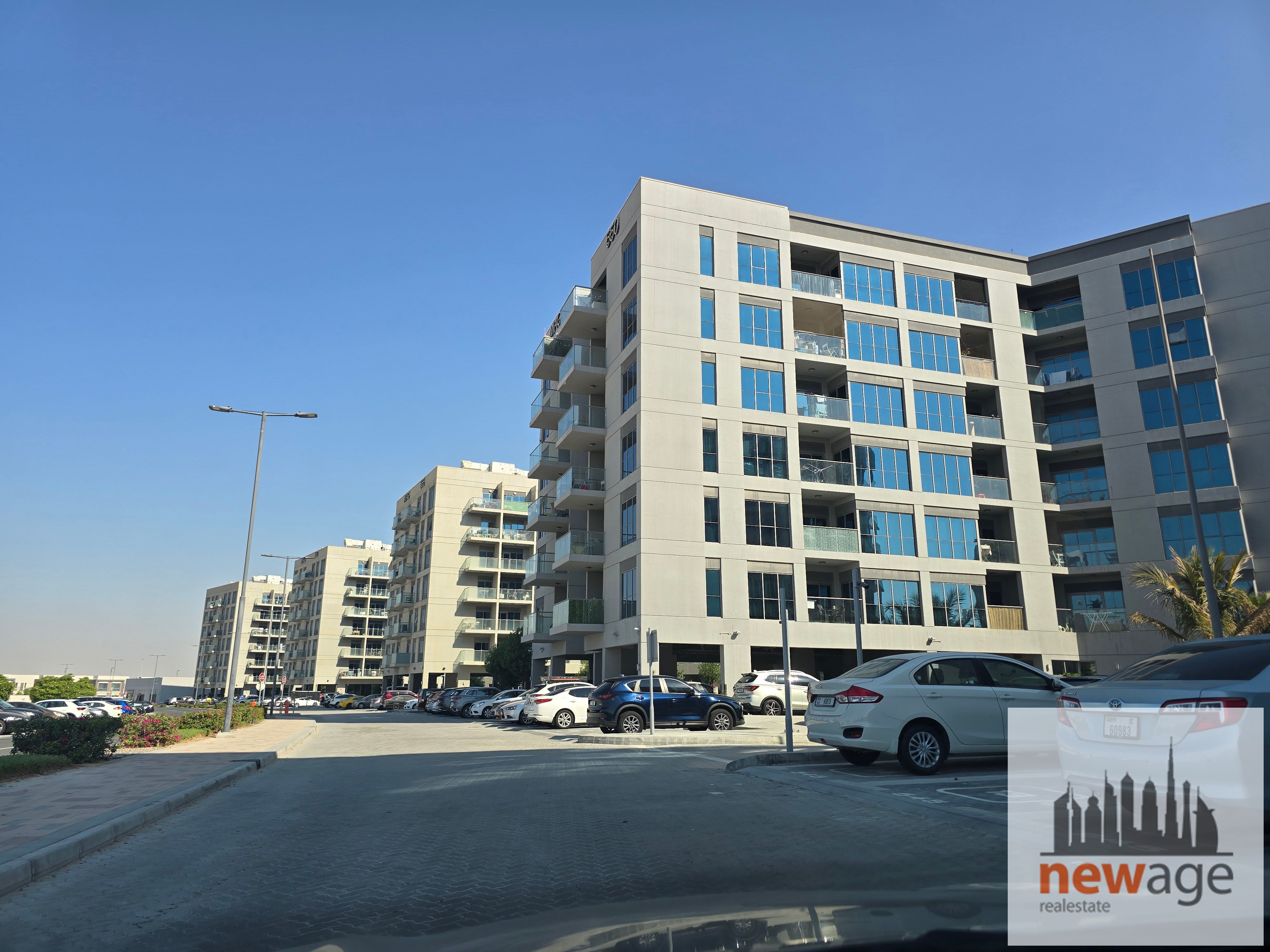 Well Maintained 1 BR Apt for rent in MAG 545, with Balcony