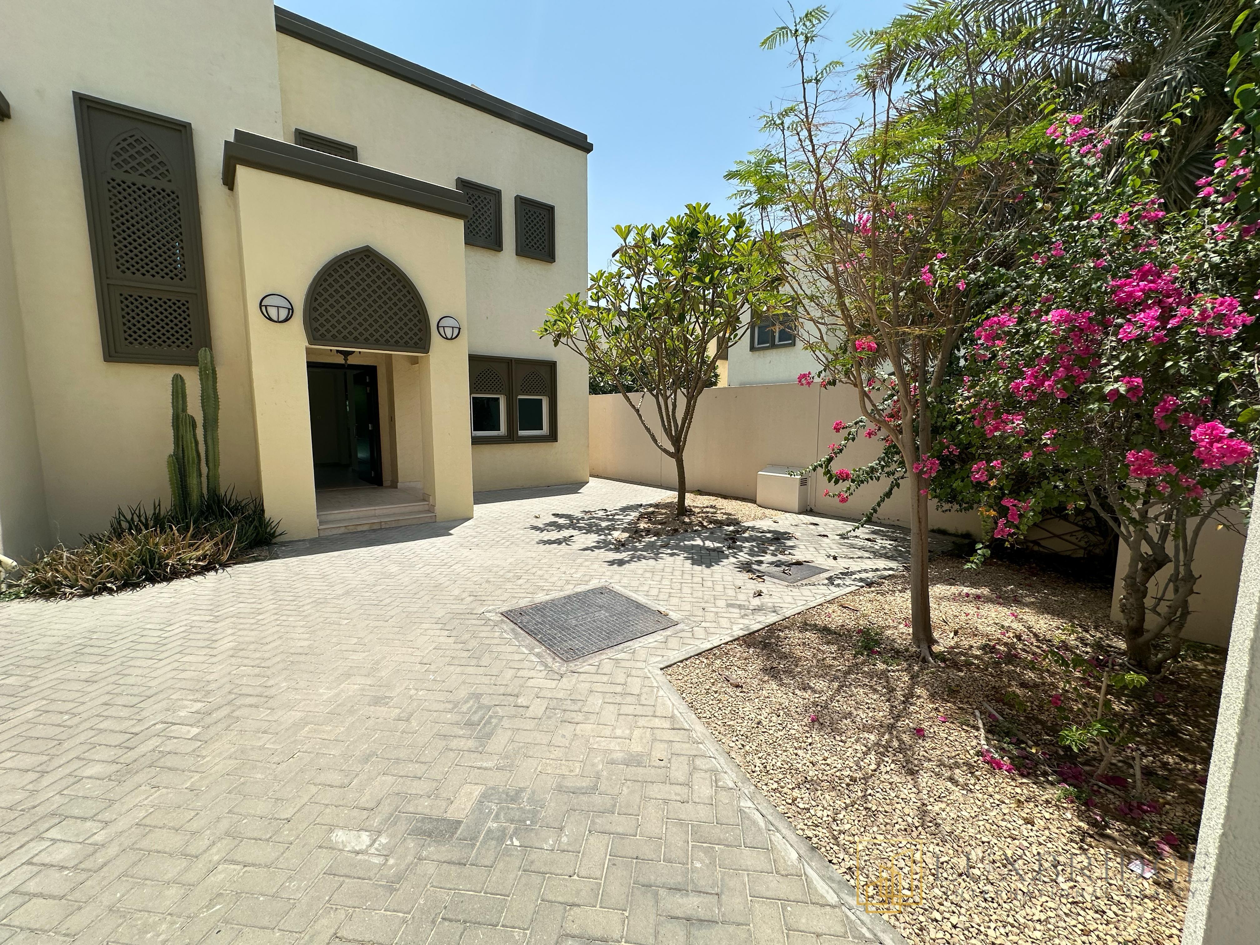 Spacious Villa | Private Garden | Modern Living