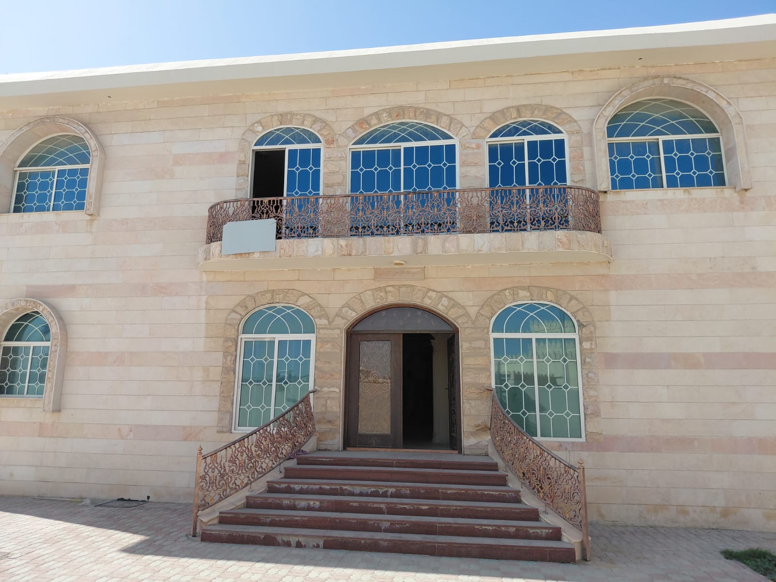 A distinctive corner villa for sale in Al Ramakiya – Wasit Suburb – Sharjah – spacious and with a complete family-friendly design. Property Detail