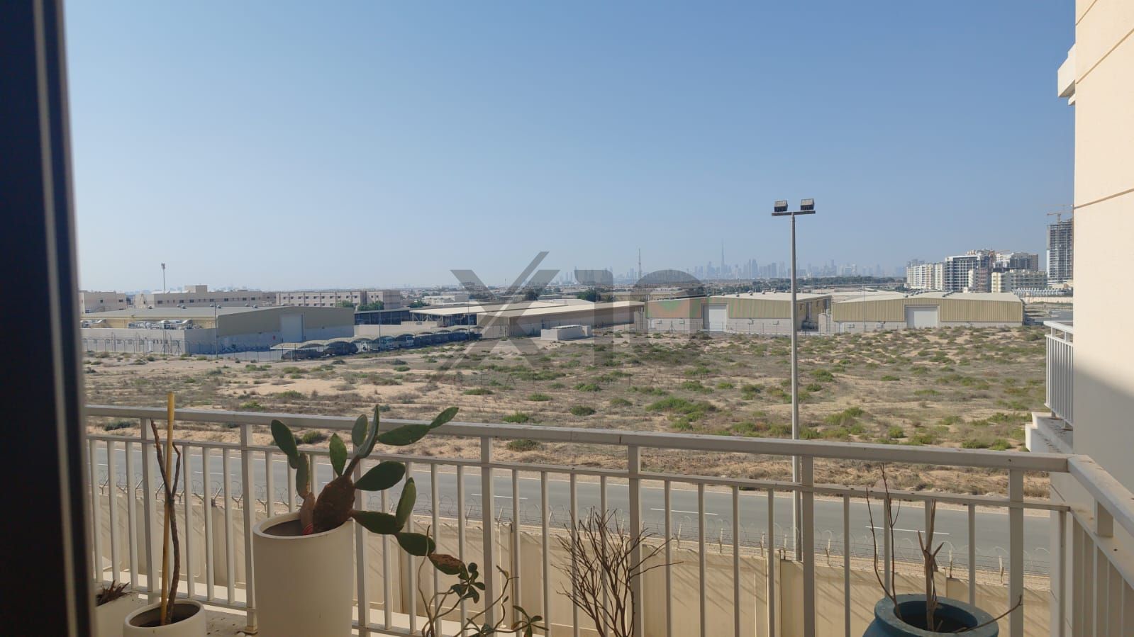 Cosy 1 bedroom apartment plus maid room with Burj Khalifa View