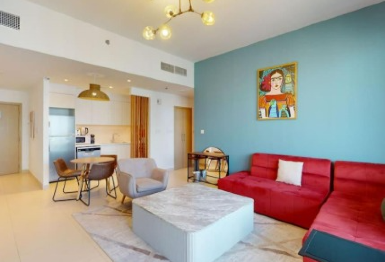 Pet Friendly Community | Spacious | Middle Floor |