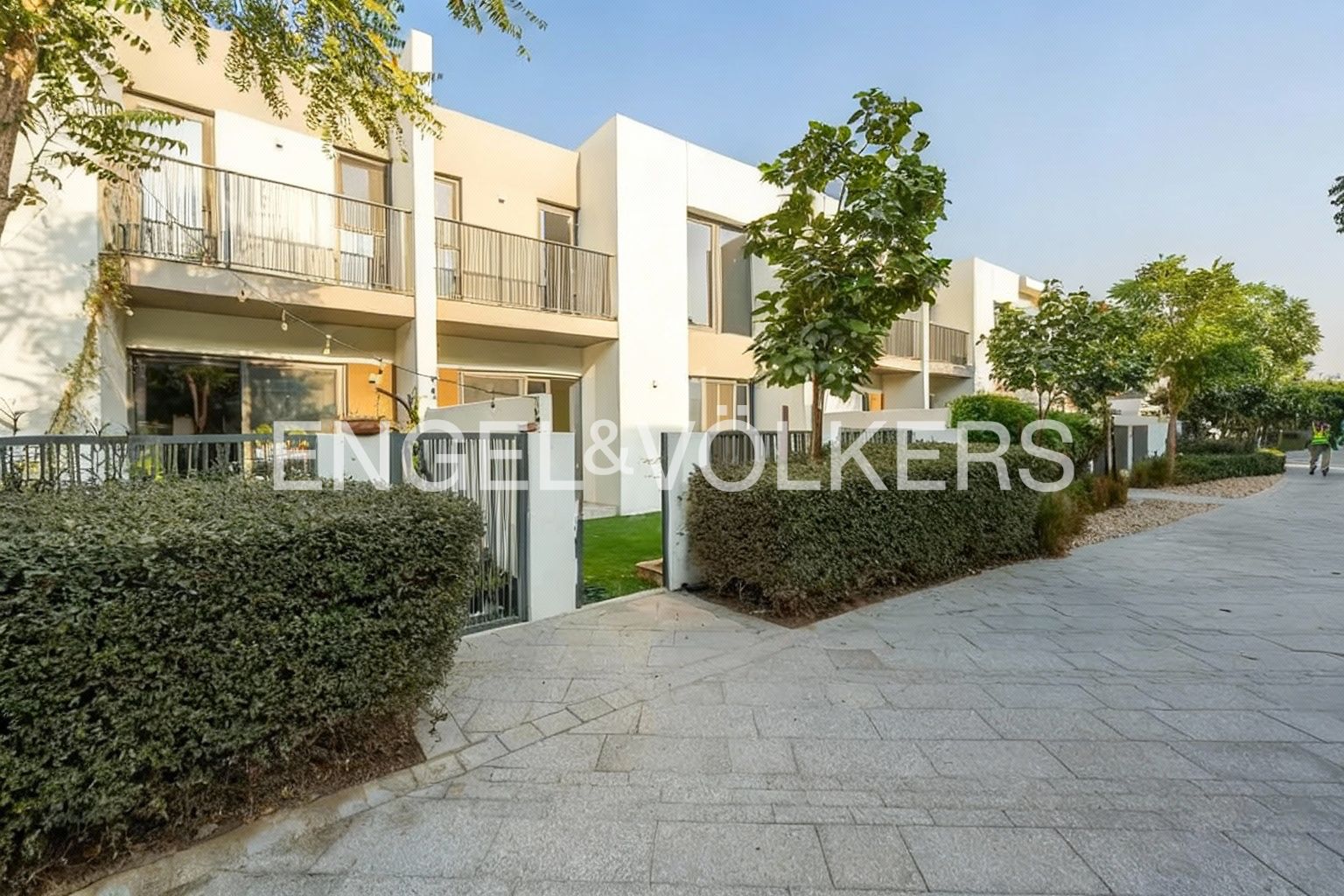 Single Row | Close to Amenities | Private Garden
