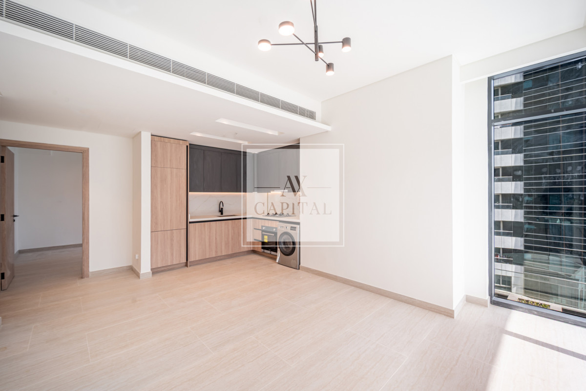 Vacant | Non Exclusive | Ready to Move | Spacious