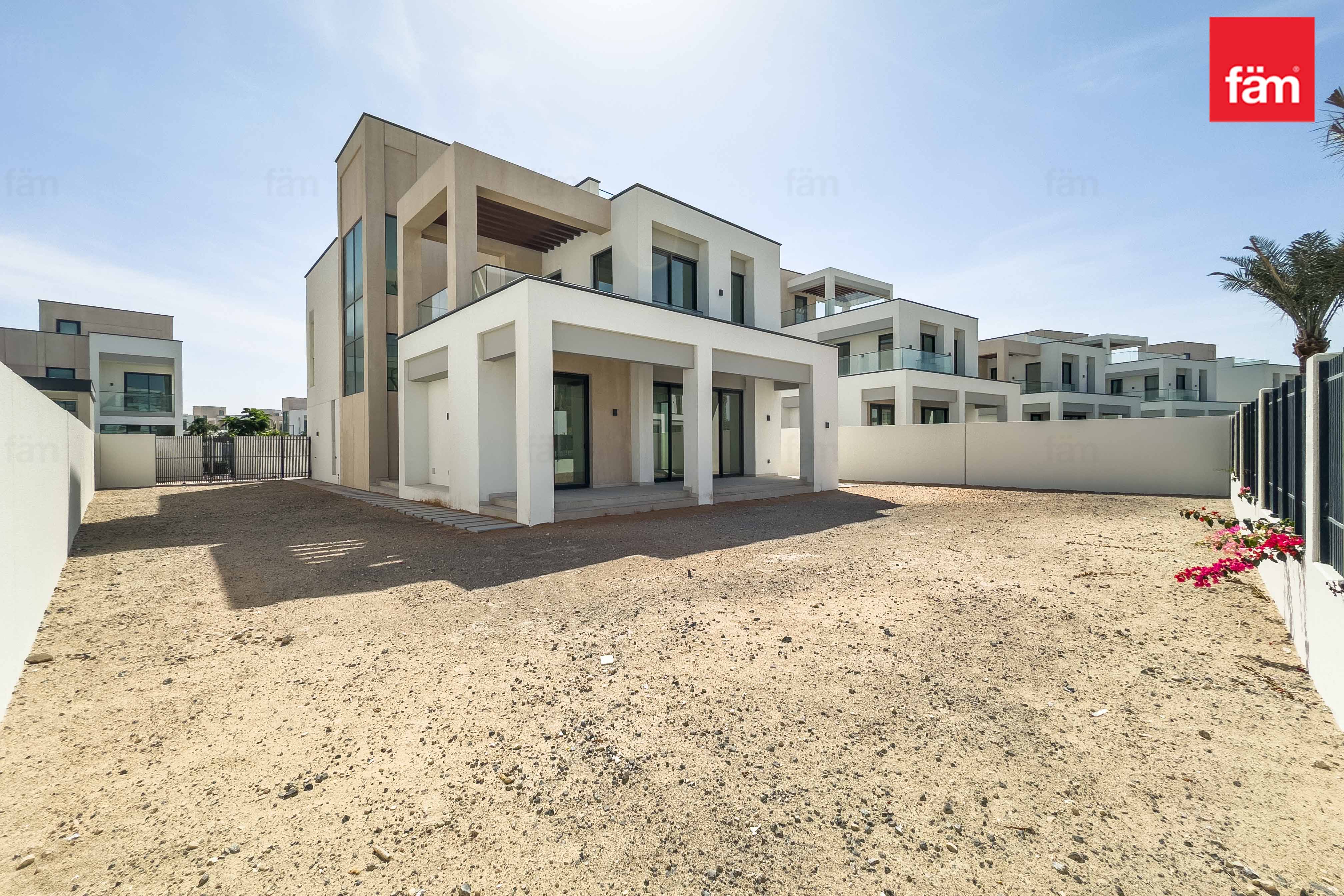 Huge Plot / Park facing / 4 bed + Maids