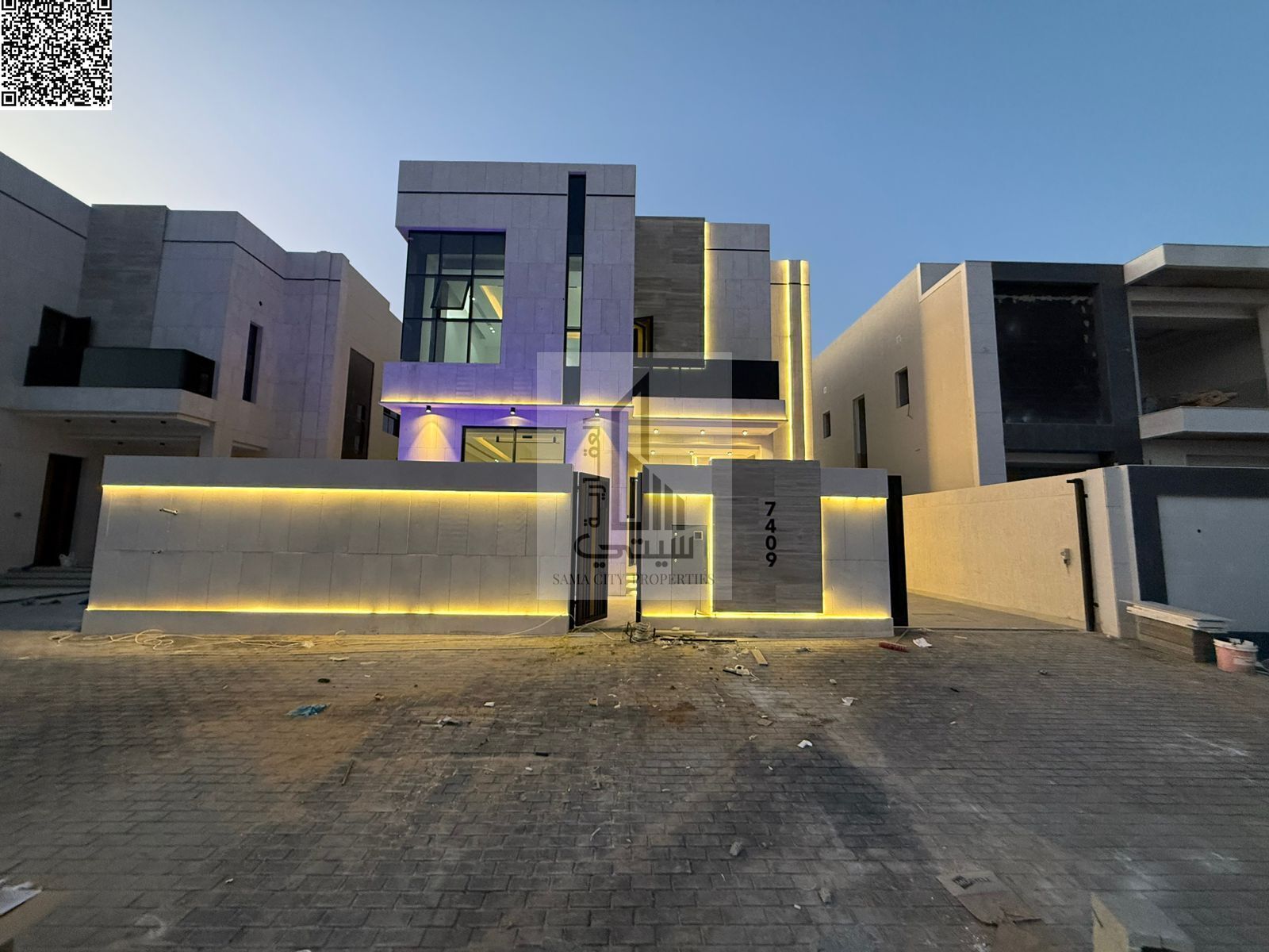 Villa for Sale in Al-Haliyo Area Features: • 4 Master Bedrooms • Majlis with Bathroom • Living Room with Bathroom • Main Kitchen • Maid's Room