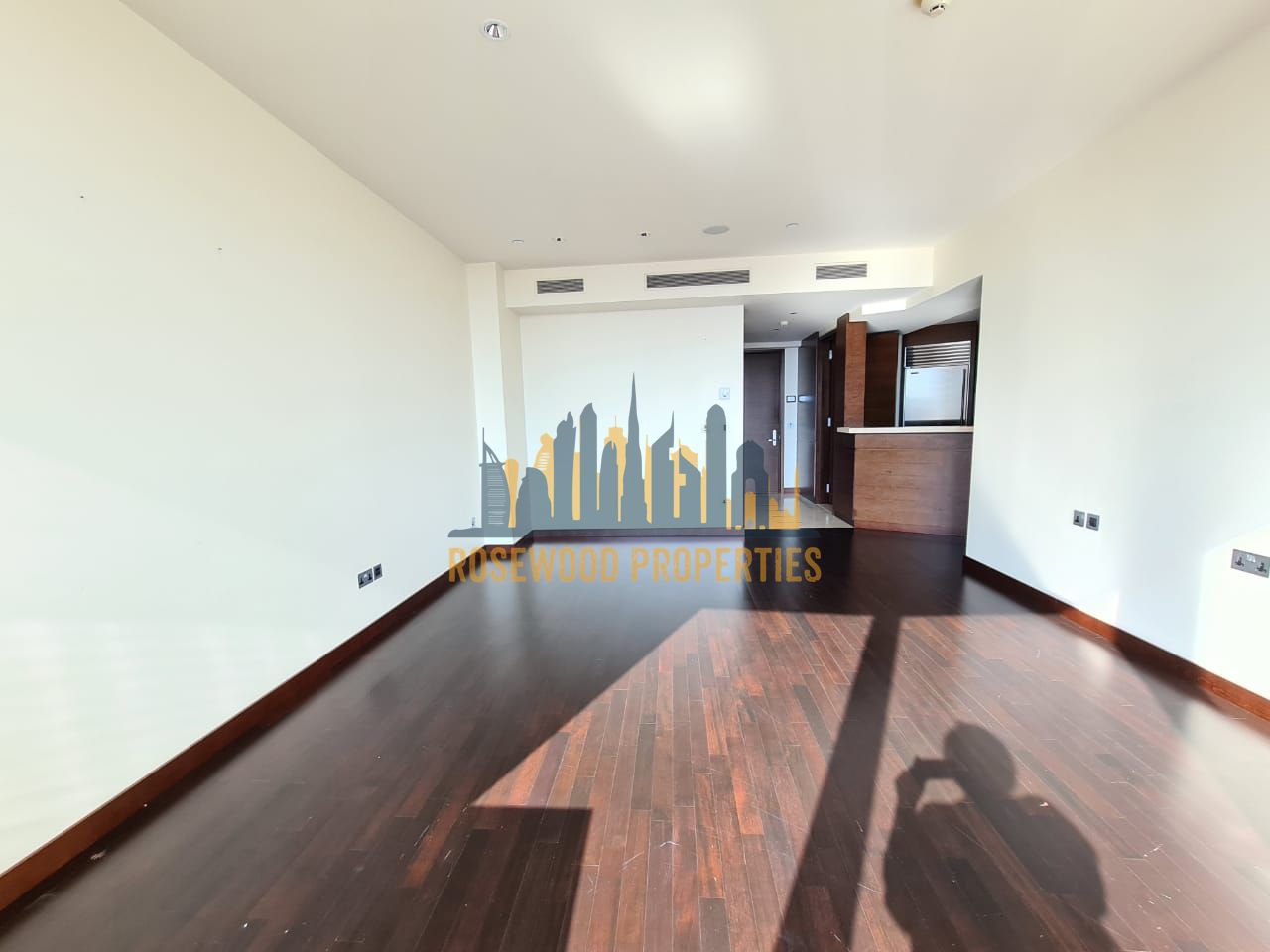 Spacious and Bright 1 bed | Available mid-March