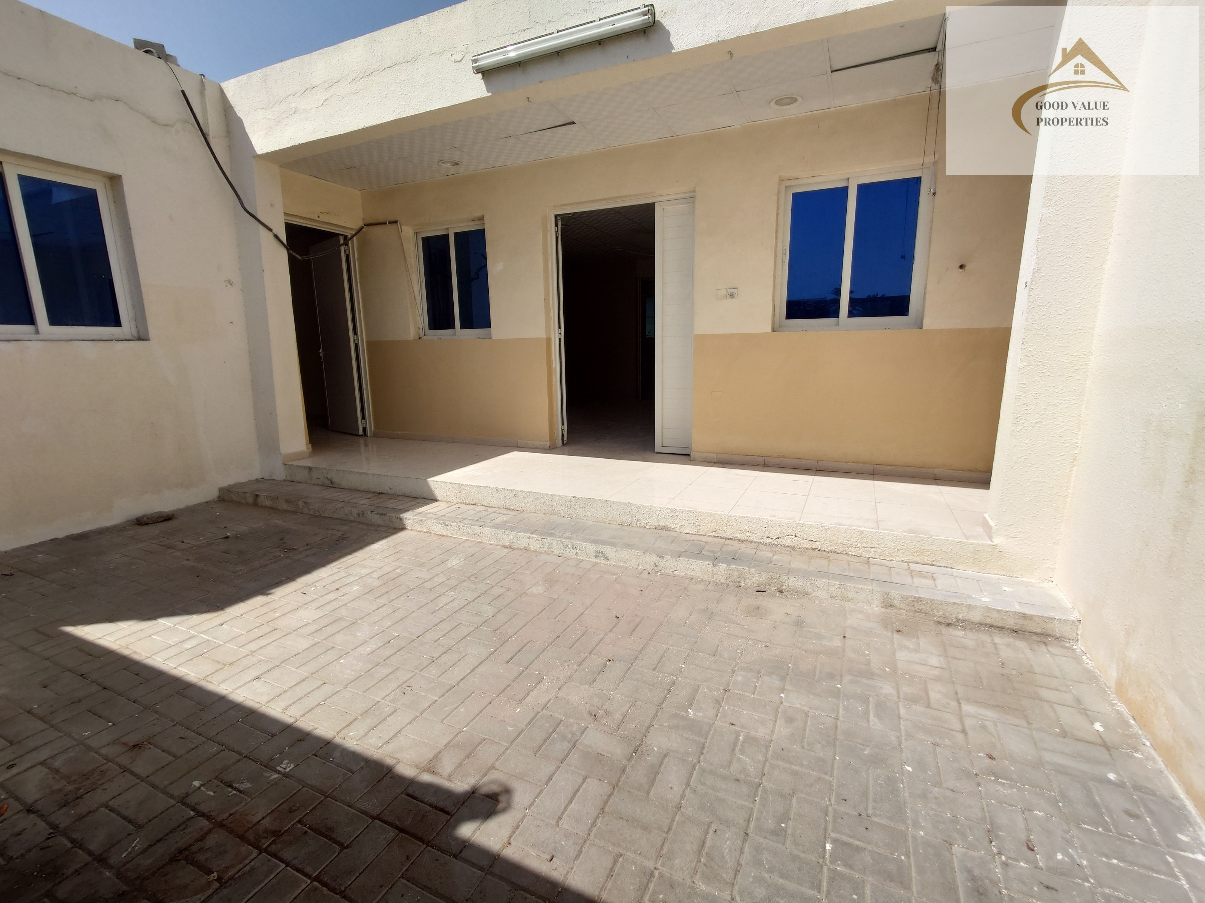 NICE 4 BHK VILLA JUST 60K READY TO MOVE GOOD LOCATION COURT YARD AREA