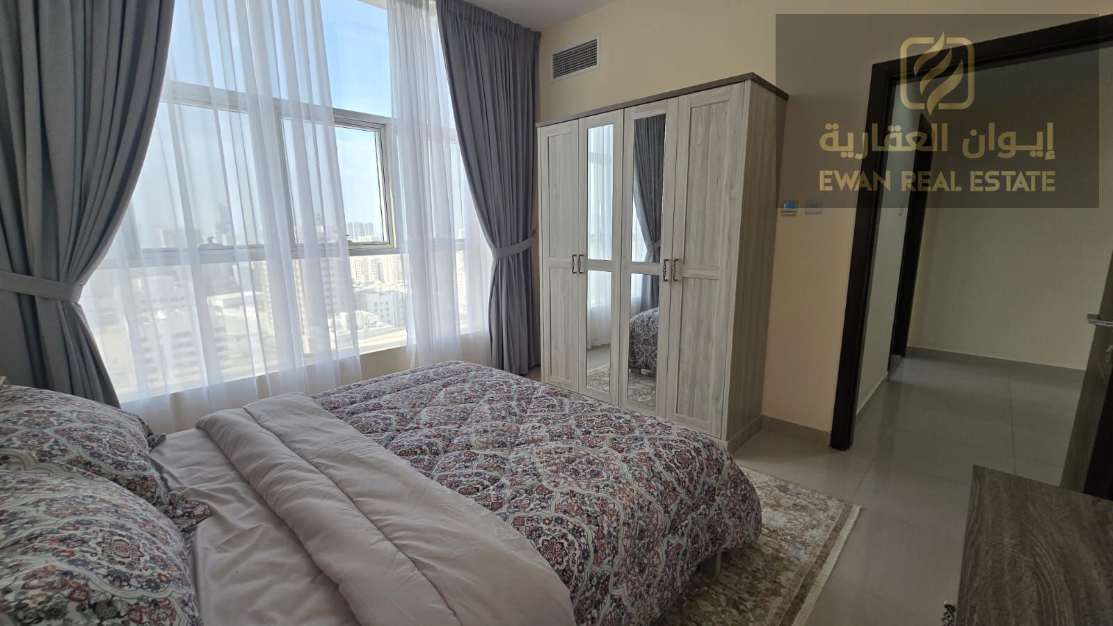For rent: a furnished two-bedroom apartment with a living room and parking.