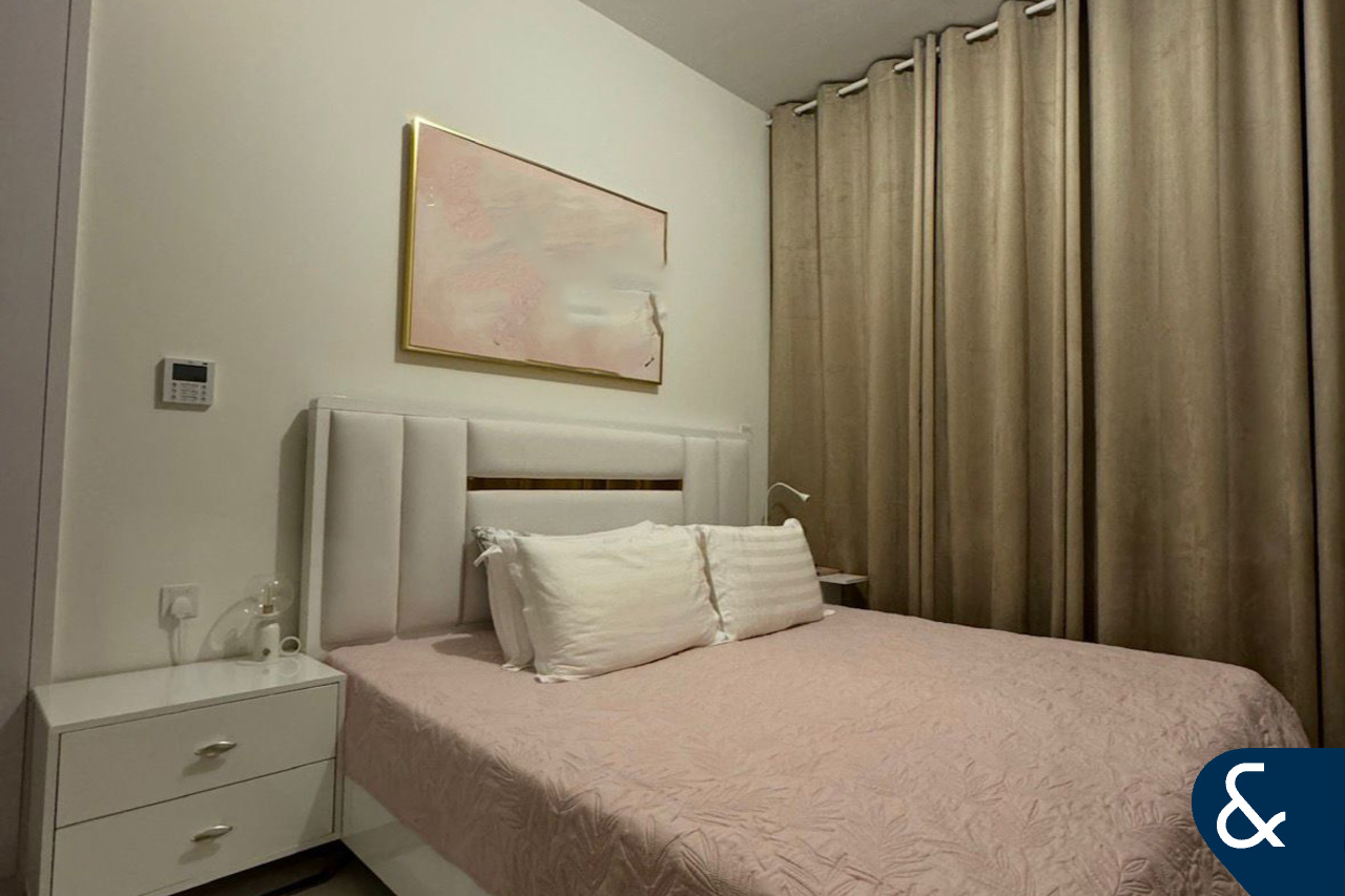 Furnished I Community Views I Close to Mall