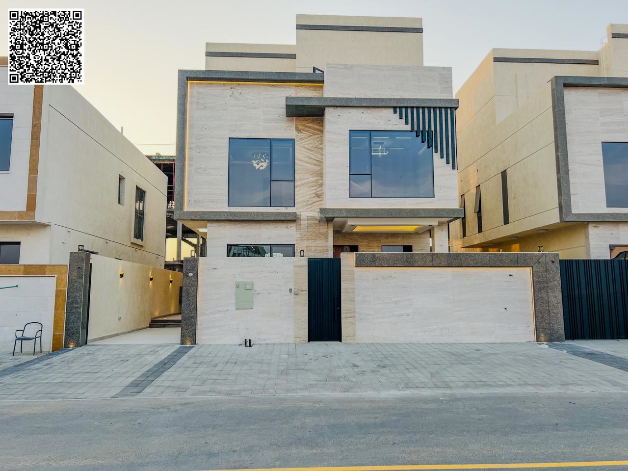 Large villa with excellent design and private swimming pool. Price includes electricity, water, and air conditioning. Freehold ownership.