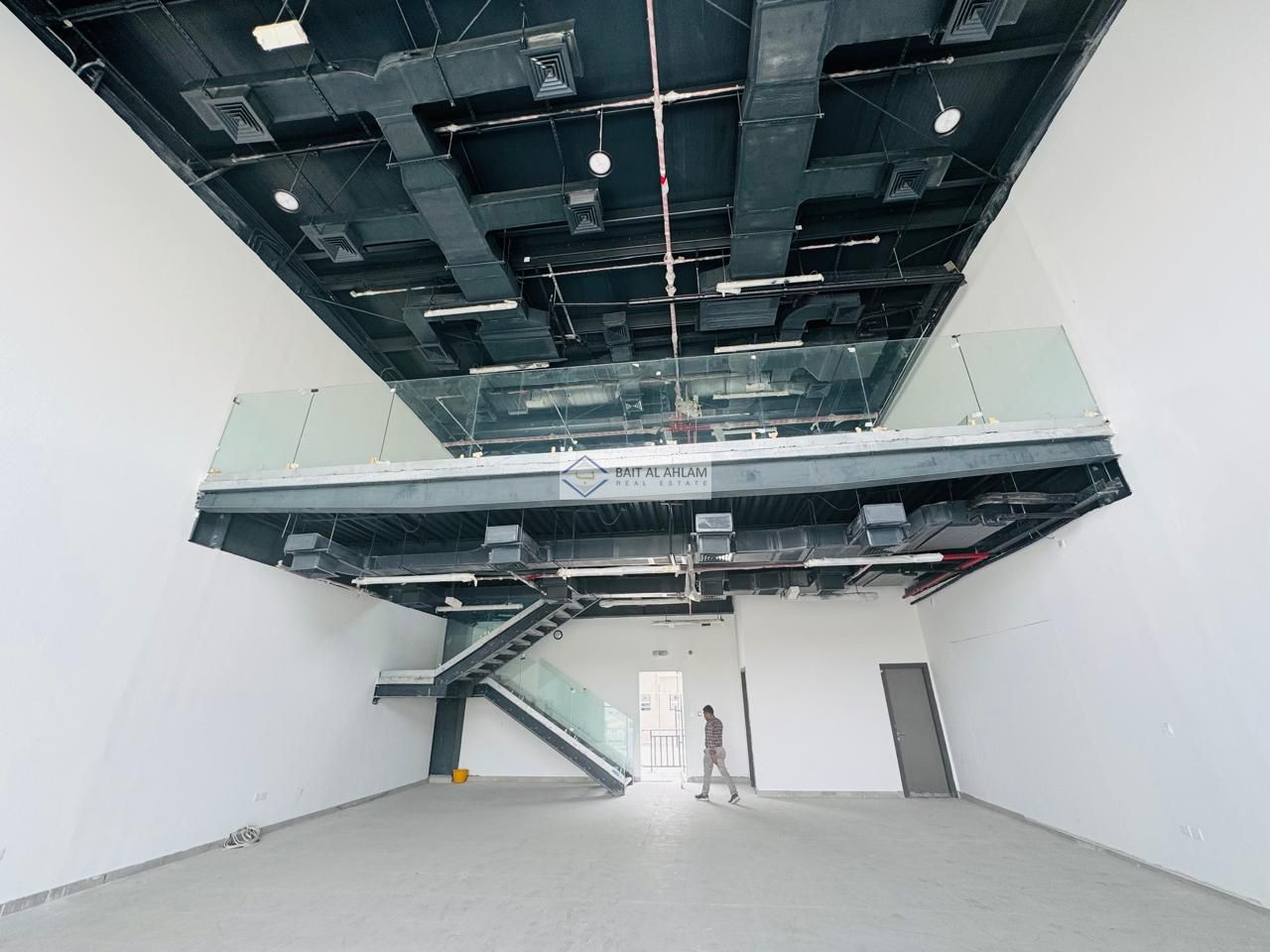 4600 sqft Brand New Showroom+Warehouse For rent industrial area 18,Sharjah