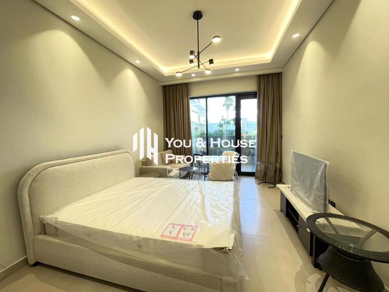 Modern Furnished Studio I Contemporary Design I High Quality Finishes