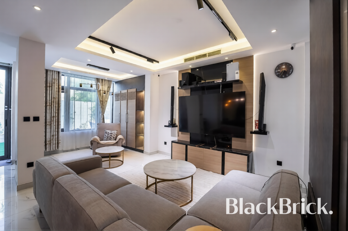 Vacant | Upgraded & Extended | Close to Amenities