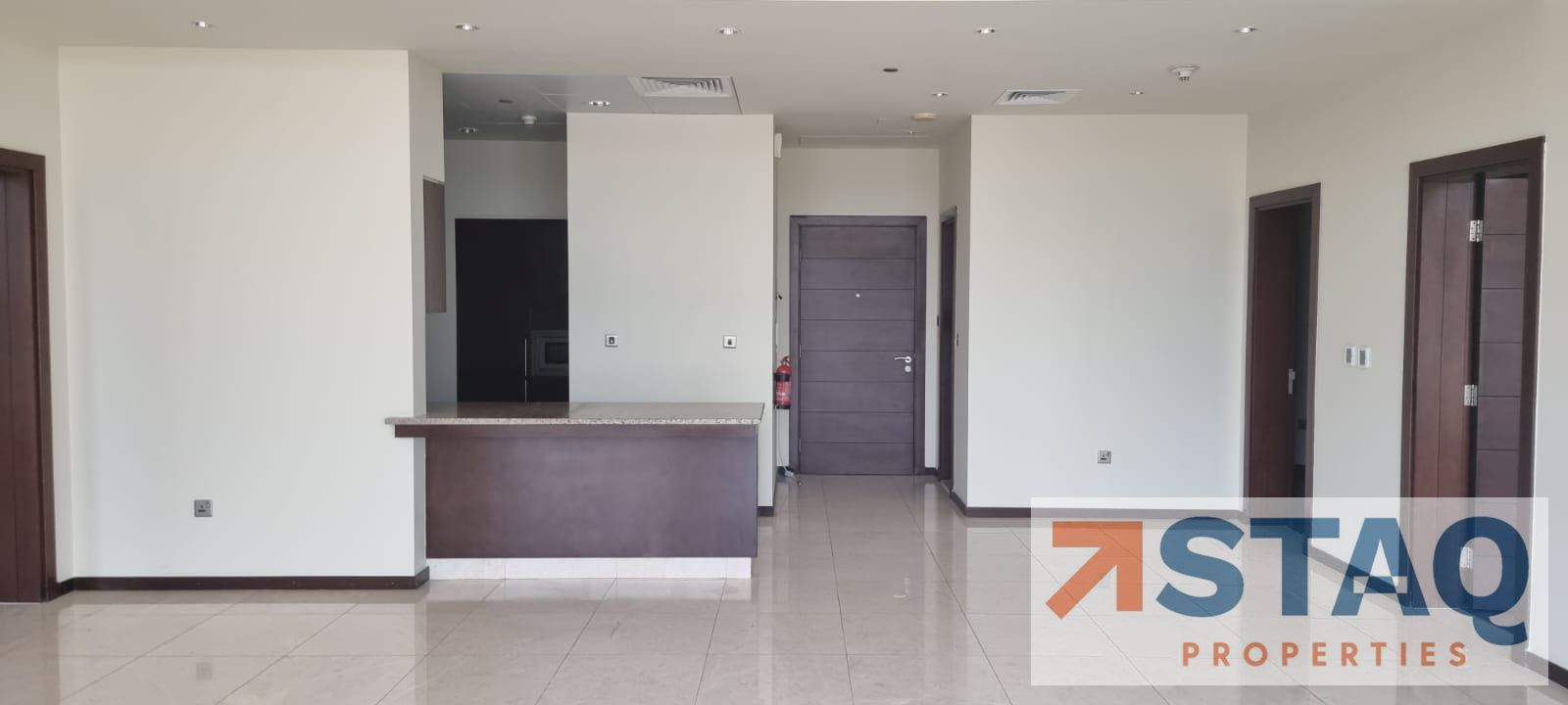 SPACIOUS l SEA VIEW l PRIME LOCATION