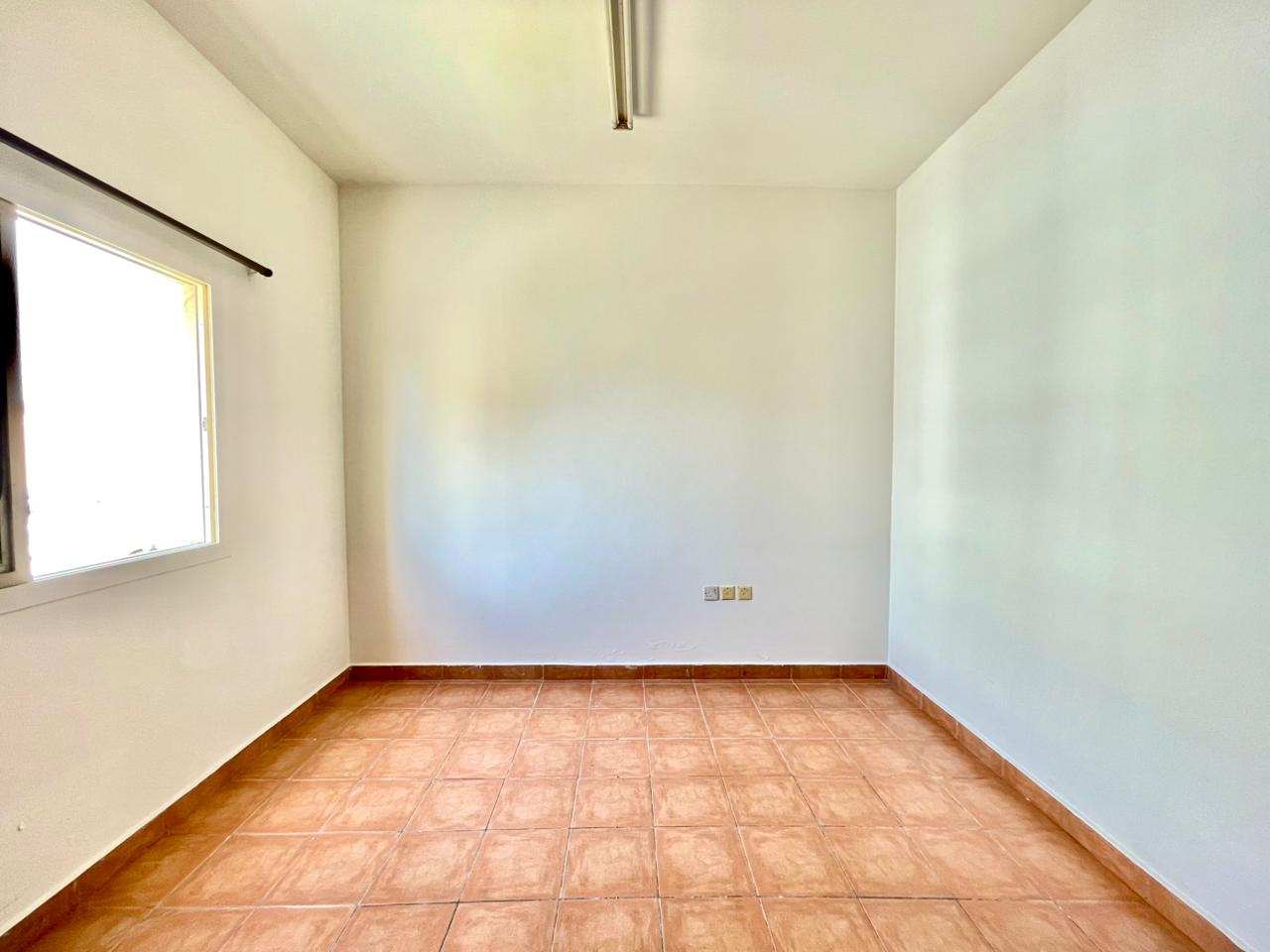 Lavish studio good building near safari mall rent in 20k