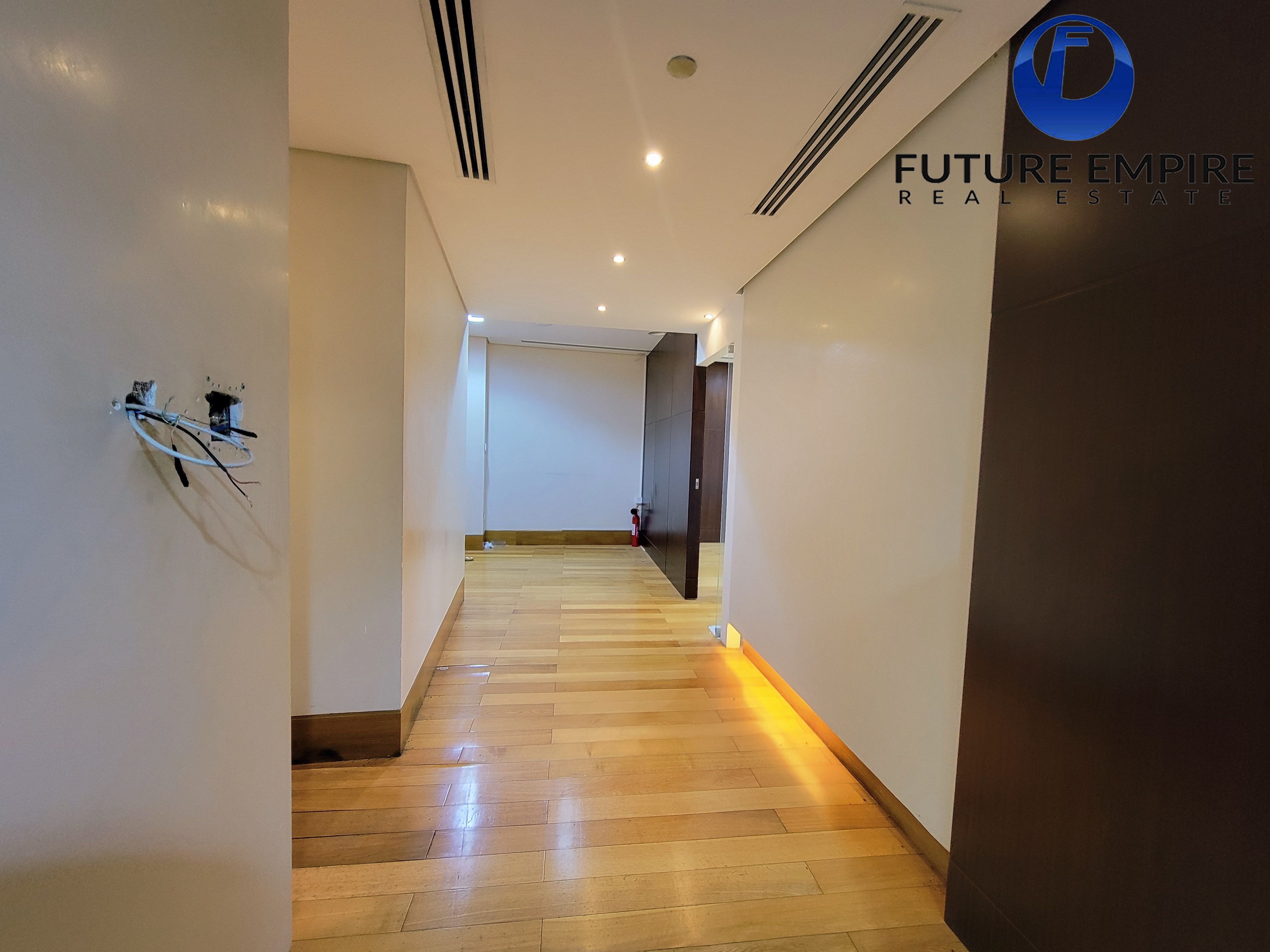 Beautiful Sami Fitted Office % Close To Metro