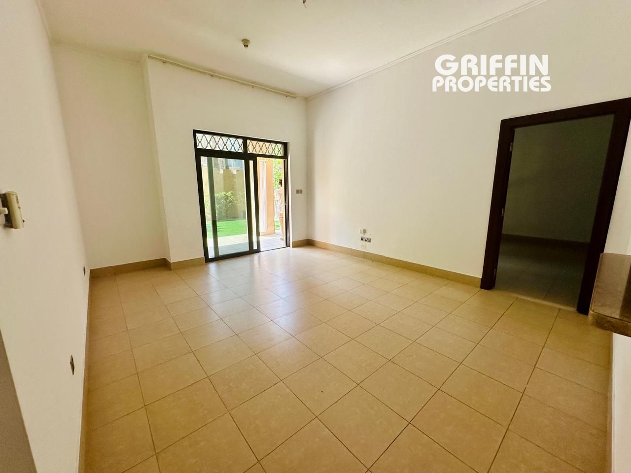 Spacious Apartment | Private Garden | Fitted Kitchen