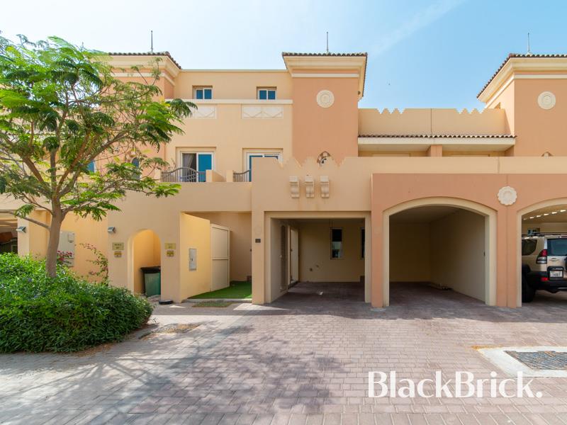 Stunning Townhouse | Exclusive Community Living